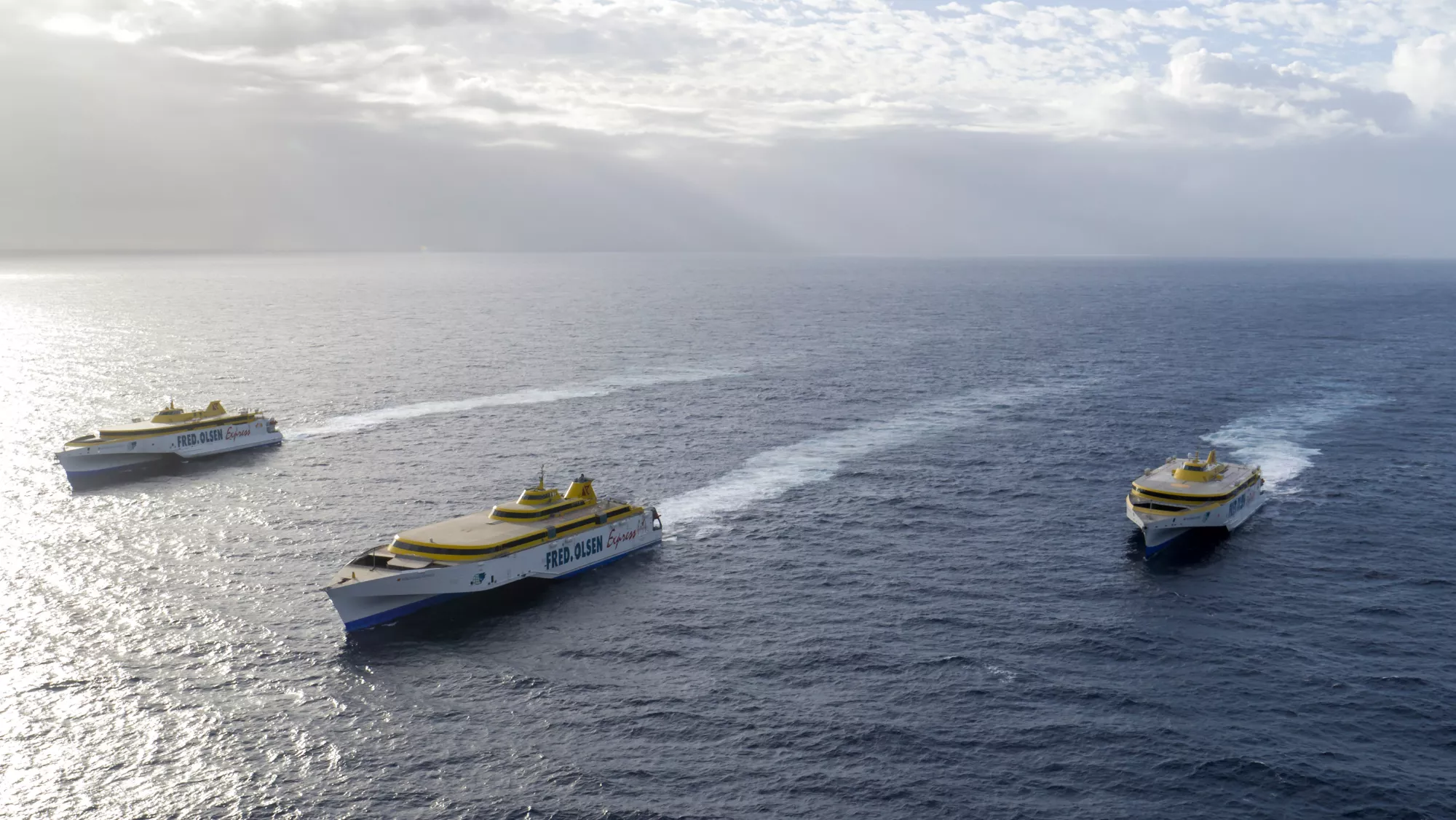 Los trimaranes de FOE navegando juntos en Canarias / FRED. OLSEN