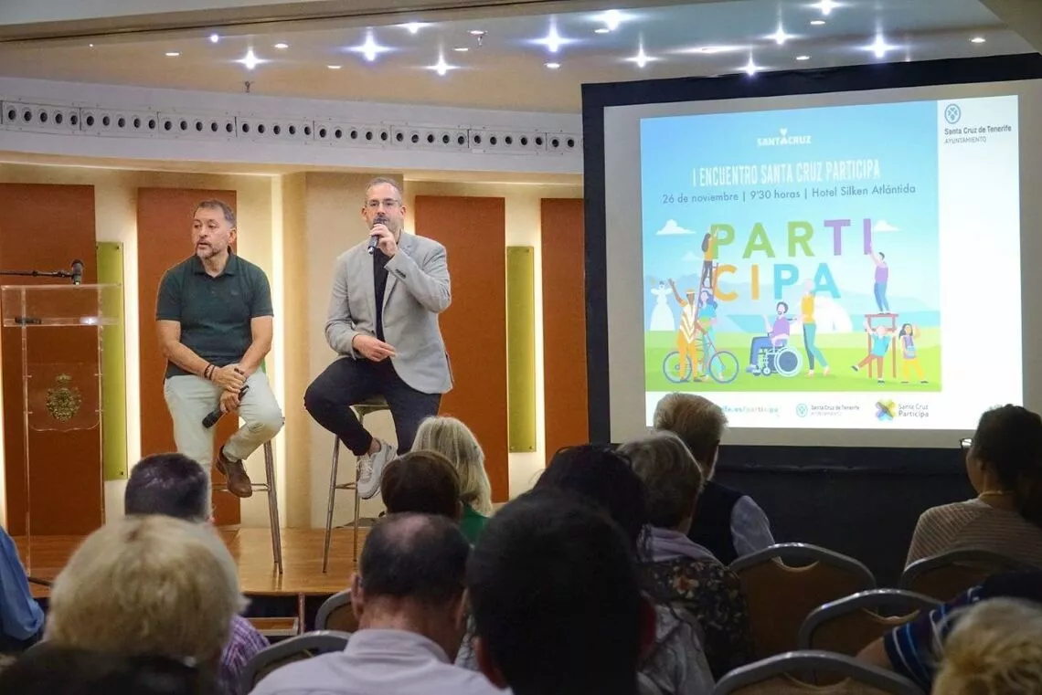 El alcalde José Manuel Bermúdez y el concejal de Participación Ciudadana, Javier Rivero./ CEDIDA