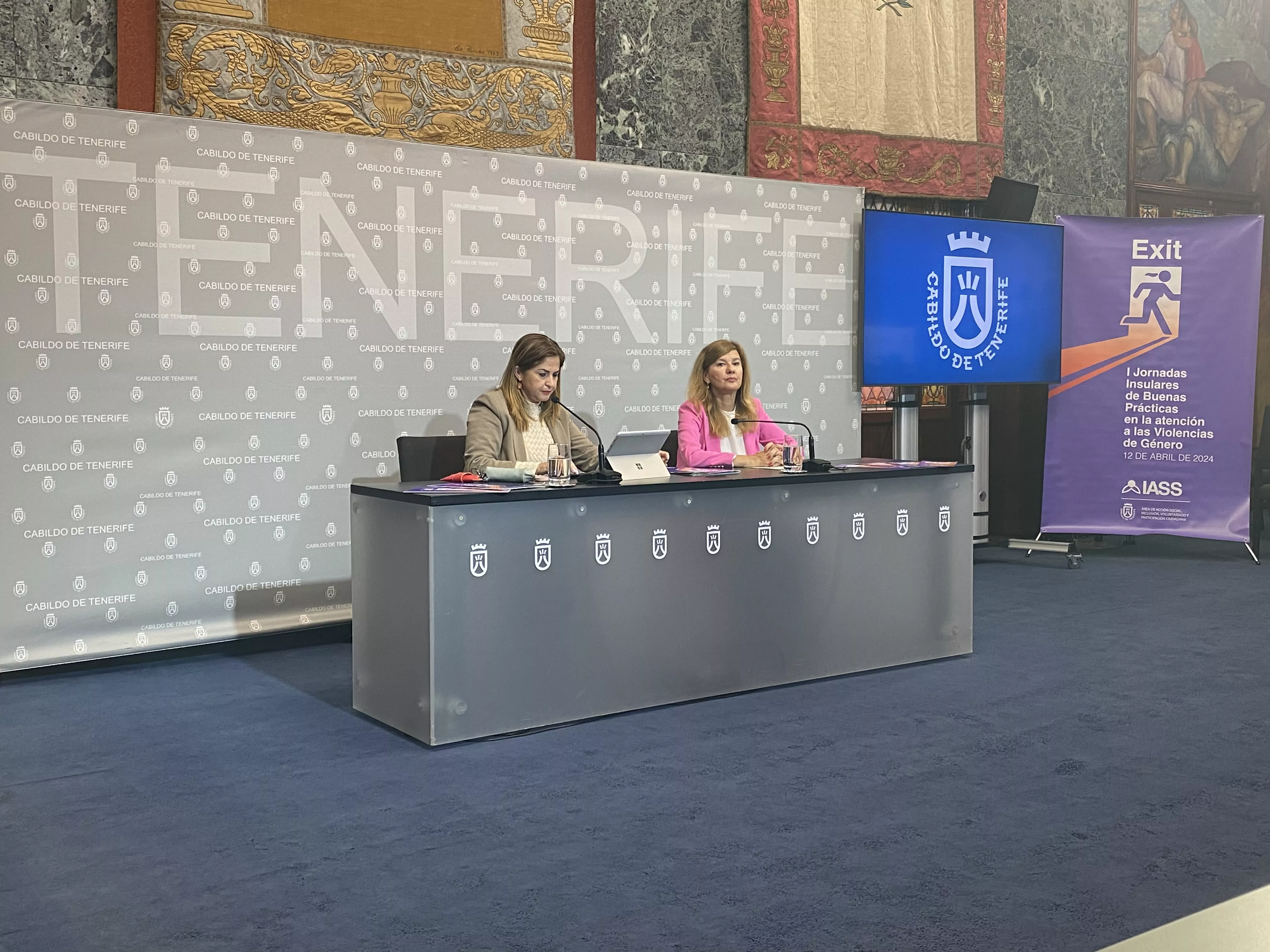 Águeda Fumero y Socorro González en la presentación de las I Jornadas Insulares de Buenas Prácticas en la atención a las Violencias de Género. / ATLANTICO HOY