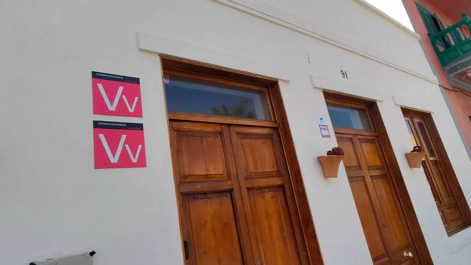 Canarias rompe récord en turismo vacacional: ya roza las 48.000 viviendas en alquiler turísticoz. / ATLANTICO HOY - AINOHA CRUZ 