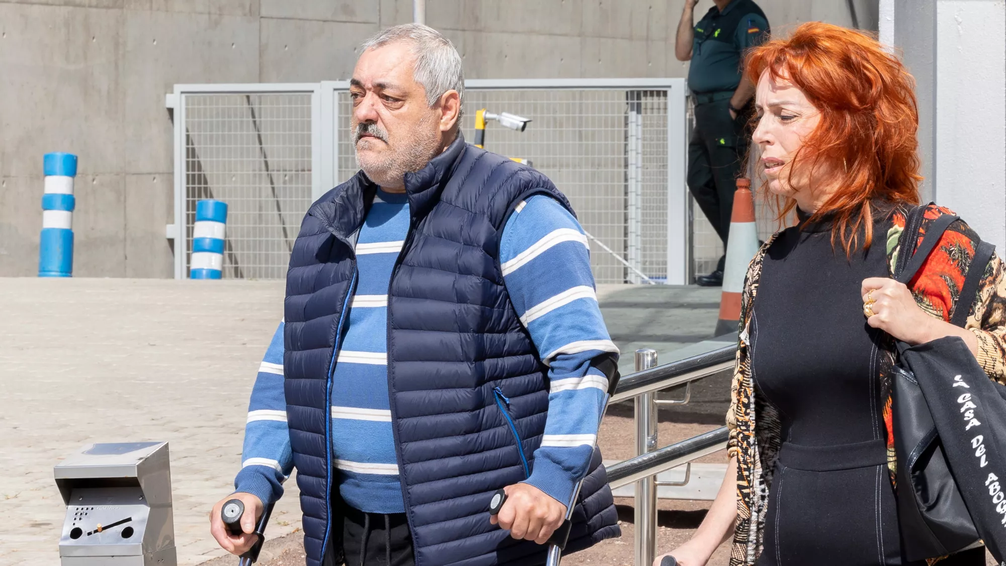 Momento de la salida del acusado, Miguel Ramos, del Juzgado junto a su abogada, María Teresa Macías / EFE - QUIQUE CURBELO