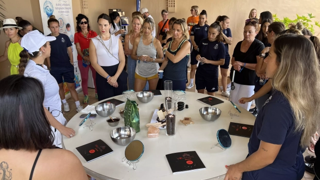 El networking fue uno de los principales atractivos del cóctel despues del torneo./ CEDIDA