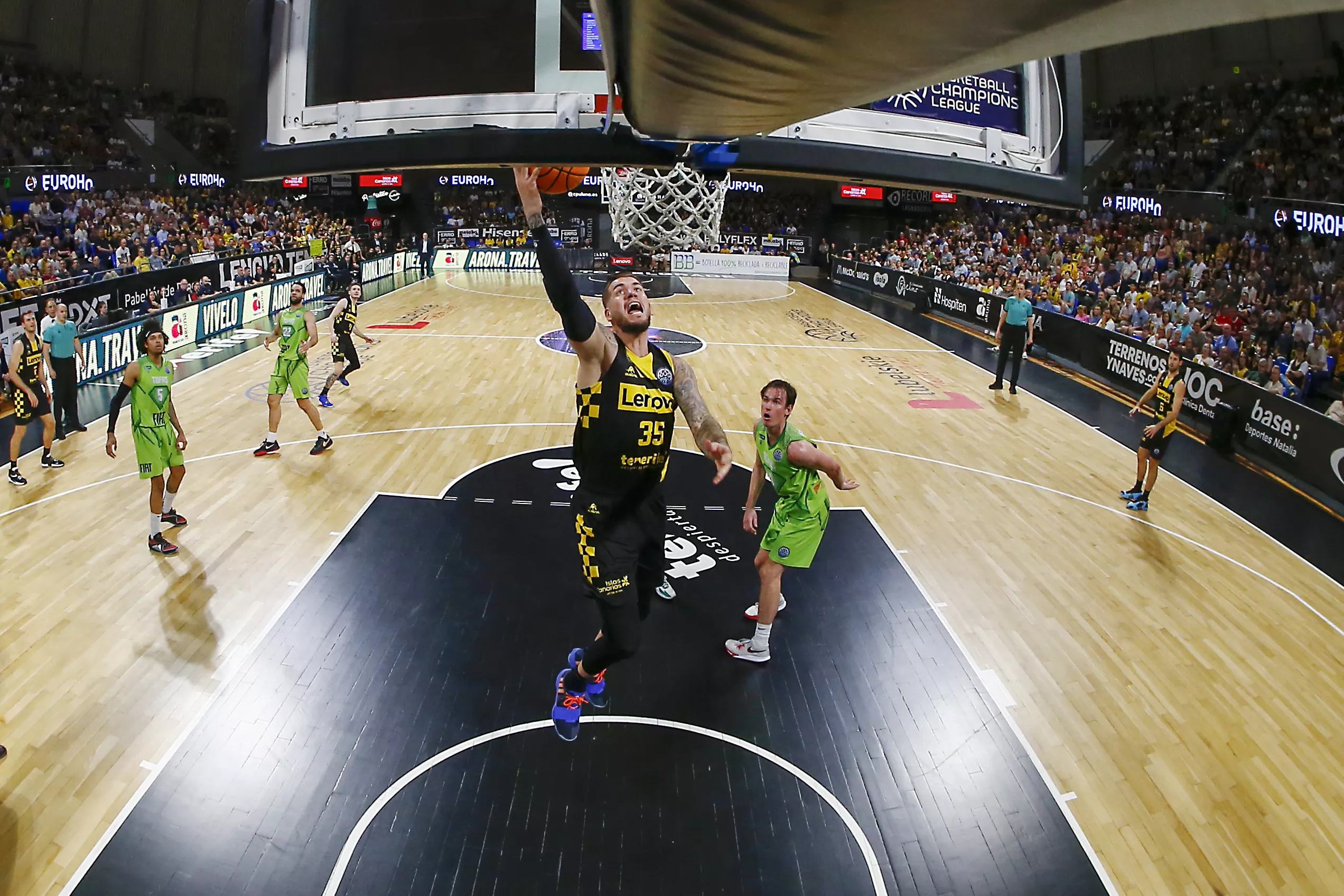 Desde el primer cuarto el Canarias encarriló el partido con una ventaja de 15 puntos y no dio opción a Tofas Bursa para clasificarse a la Final Four./ EMILIO COBOS CBC.