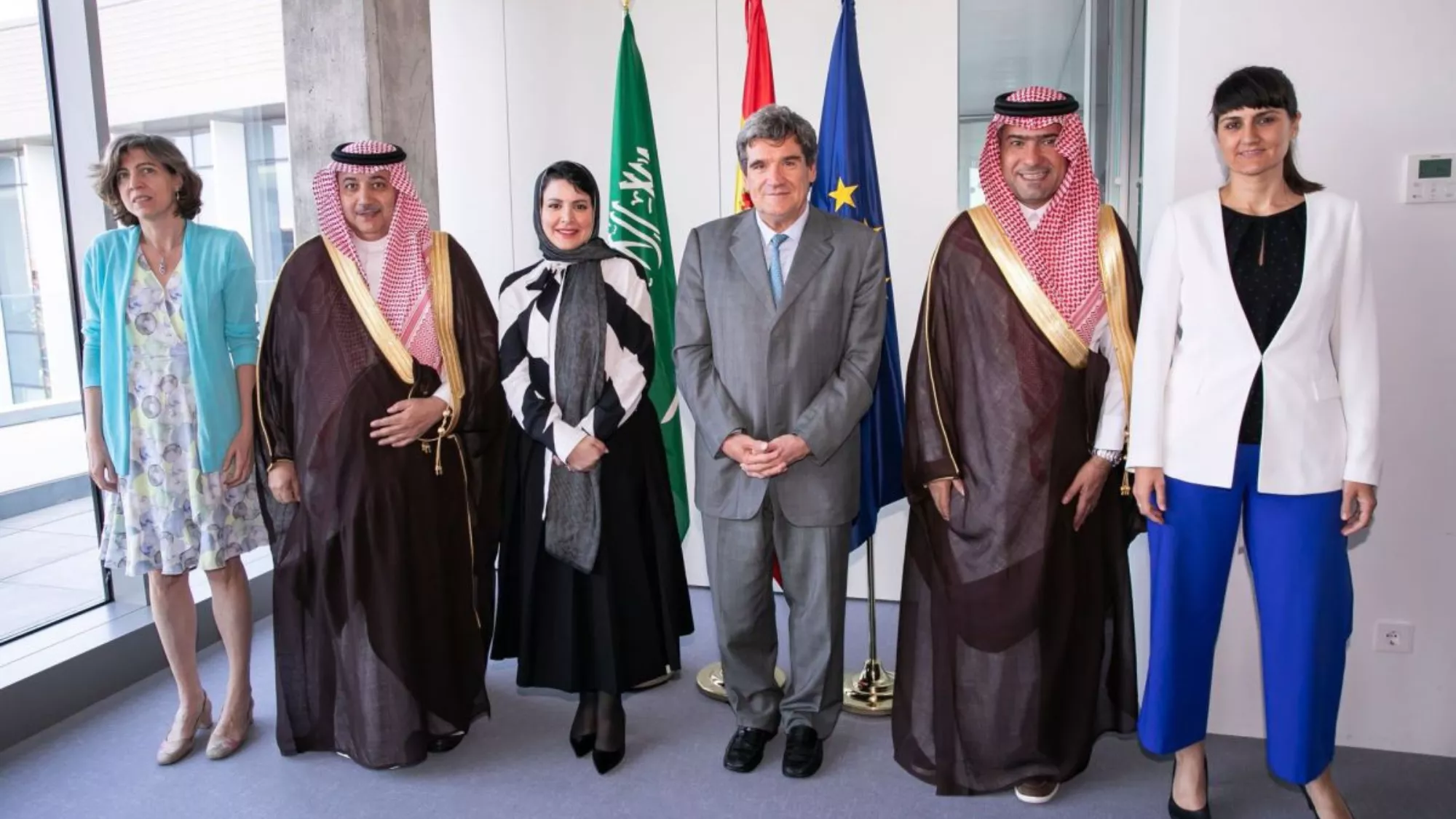 El ministro de Asuntos Municipales, Rurales y Vivienda de Arabia Saudí, Majed Al Hogail, con los ministros españoles Teresa Ribera, José Luis Escrivá e Isabel Rodríguez./ SERVIMEDIA