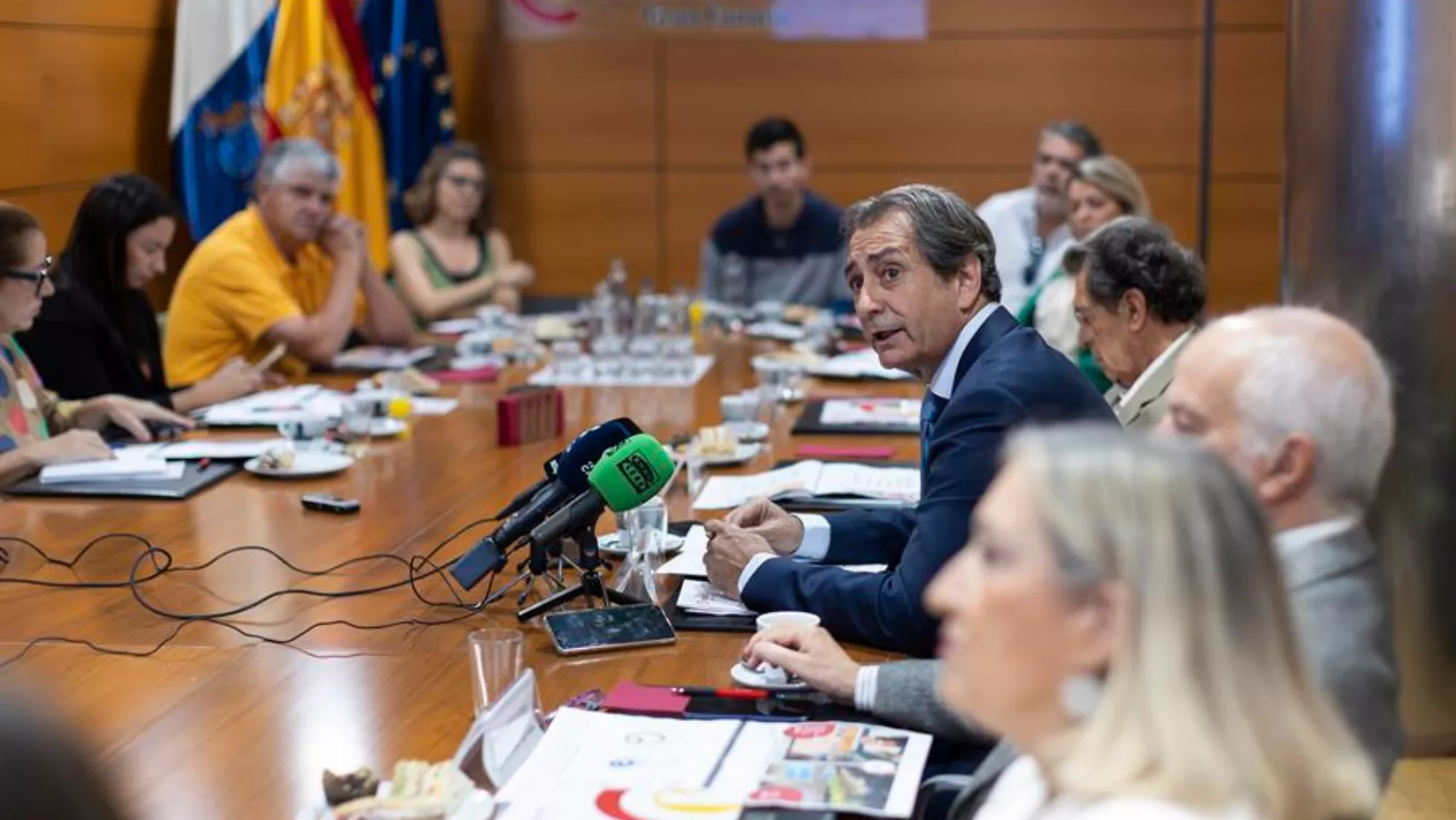 El presidente de la Cámara de Comercio de Gran Canaria, Luis Padrón, presenta las líneas programáticas de la entidad y los proyectos previstos para este 2024  / EFE / Quique Curbelo