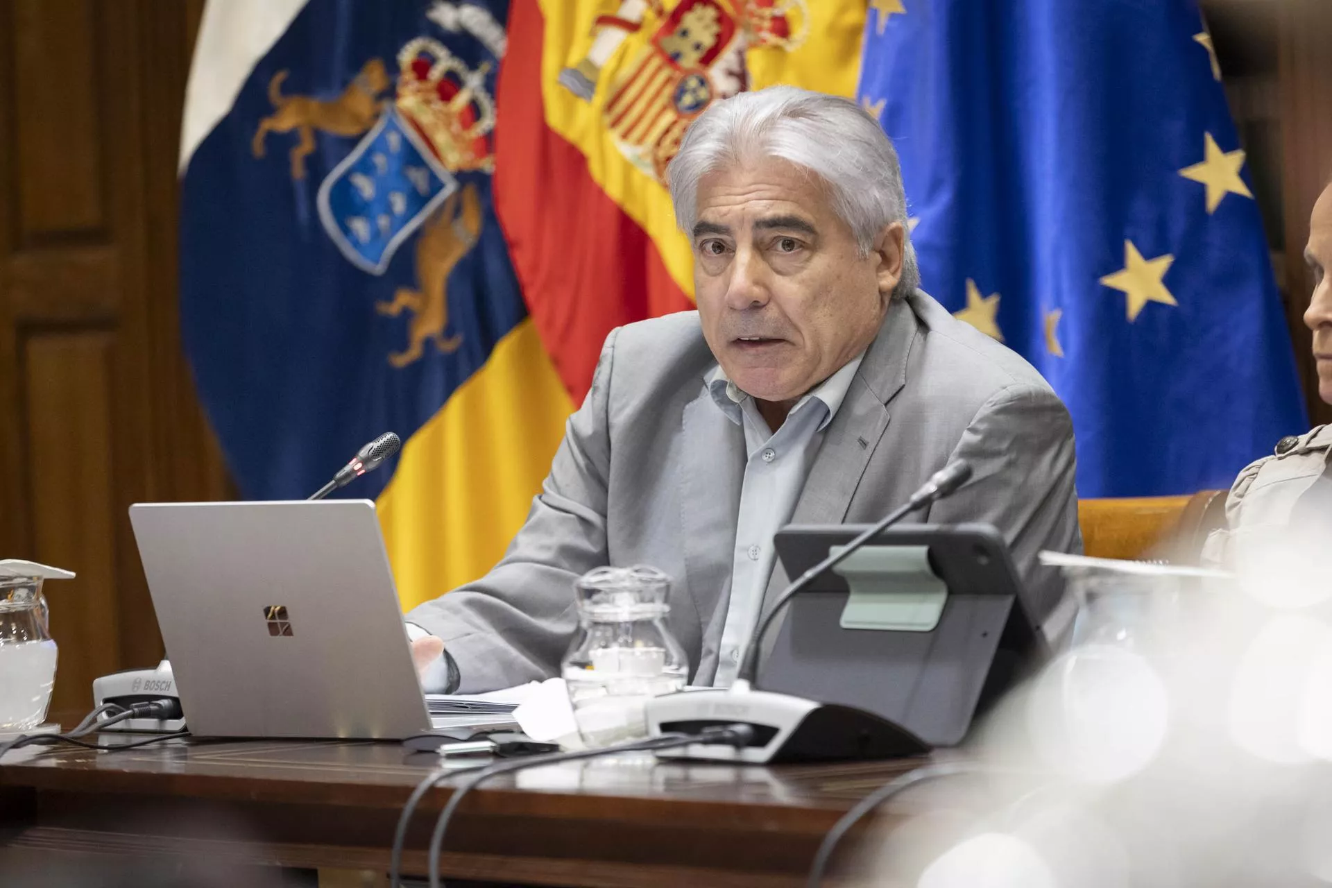 El arquitecto Joaquín Mañoso en el Parlamento de Canarias. / EFE - MIGUEL BARRETO