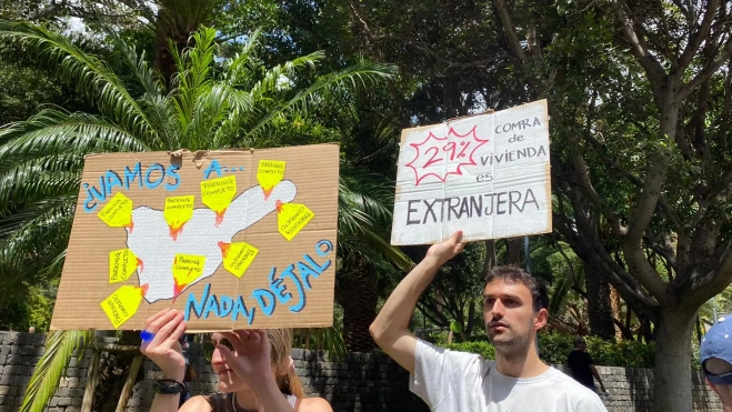 Manifestantes en Santa Cruz de Tenerife. / AH
