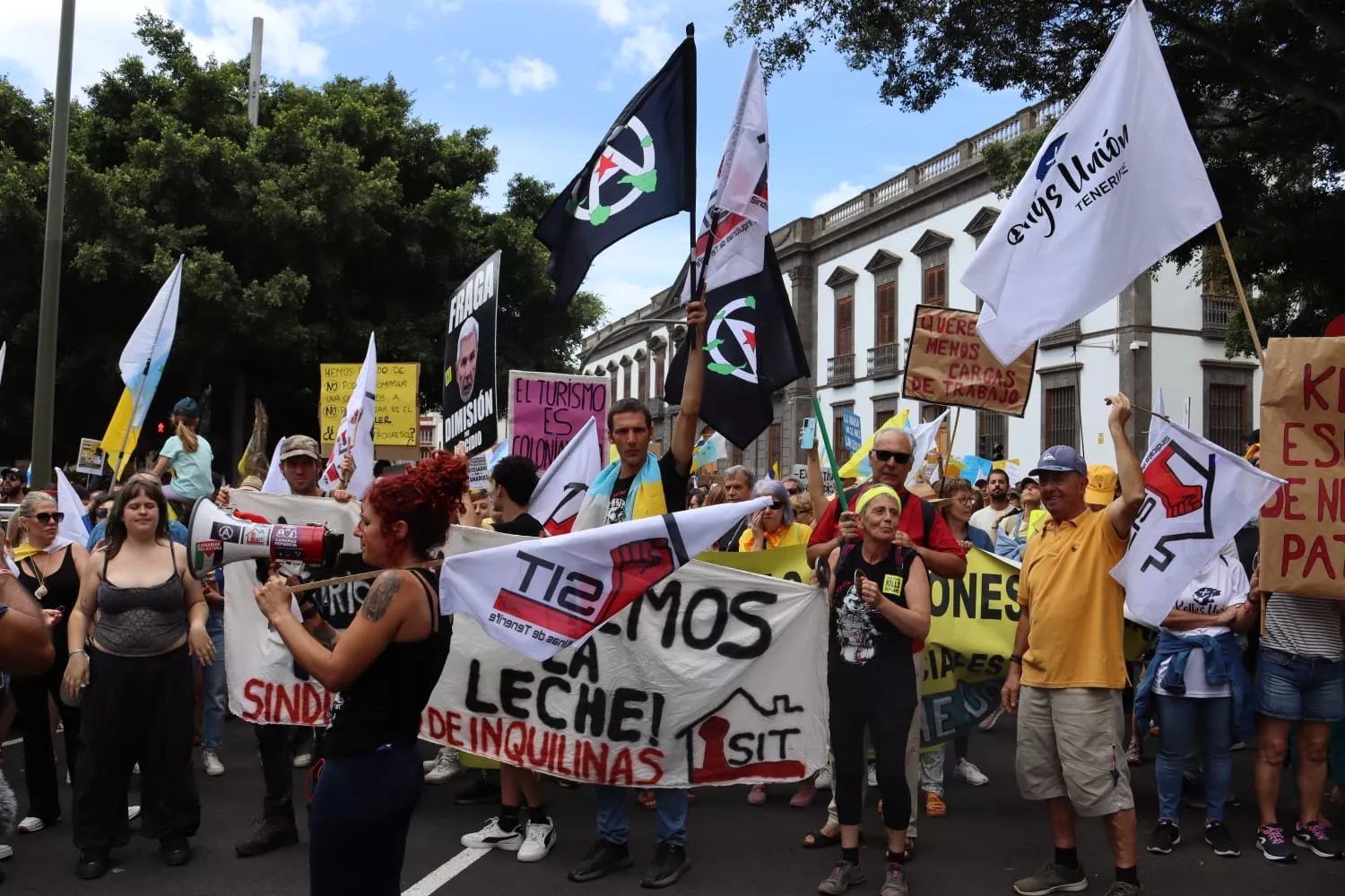 Manifestación del 20 de abril, 'Canarias no se vende', por un cambio de modelo del turismo./ AH - AINOHA CRUZ 