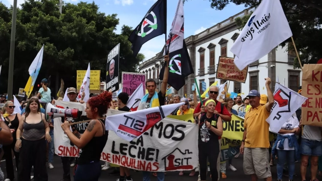 Manifestación del 20 de abril, 'Canarias no se vende'./ AH - AINOHA CRUZ 