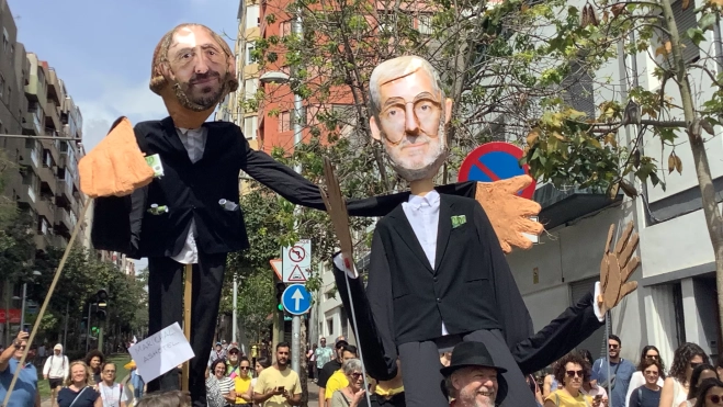 Caricaturas del Jorge Marichal y Fernando Clavijo en la manifestación del 20A./ AH - JOSE WILLIS