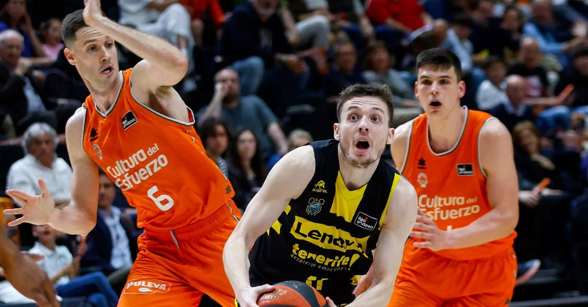 El Canarias cayó por 98-73 ante Valencia Basket en la Fonteta en su último duelo liguero antes de enfrentarse el próximo fin de semana a la Final a Cuatro de la Basketball Champions League./ EFE.
