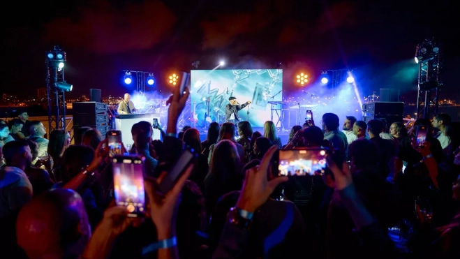 Un momento de la actuación del artista urbano Mikel Delacalle Un momento de la actuación del artista urbano Mikel Delacalle