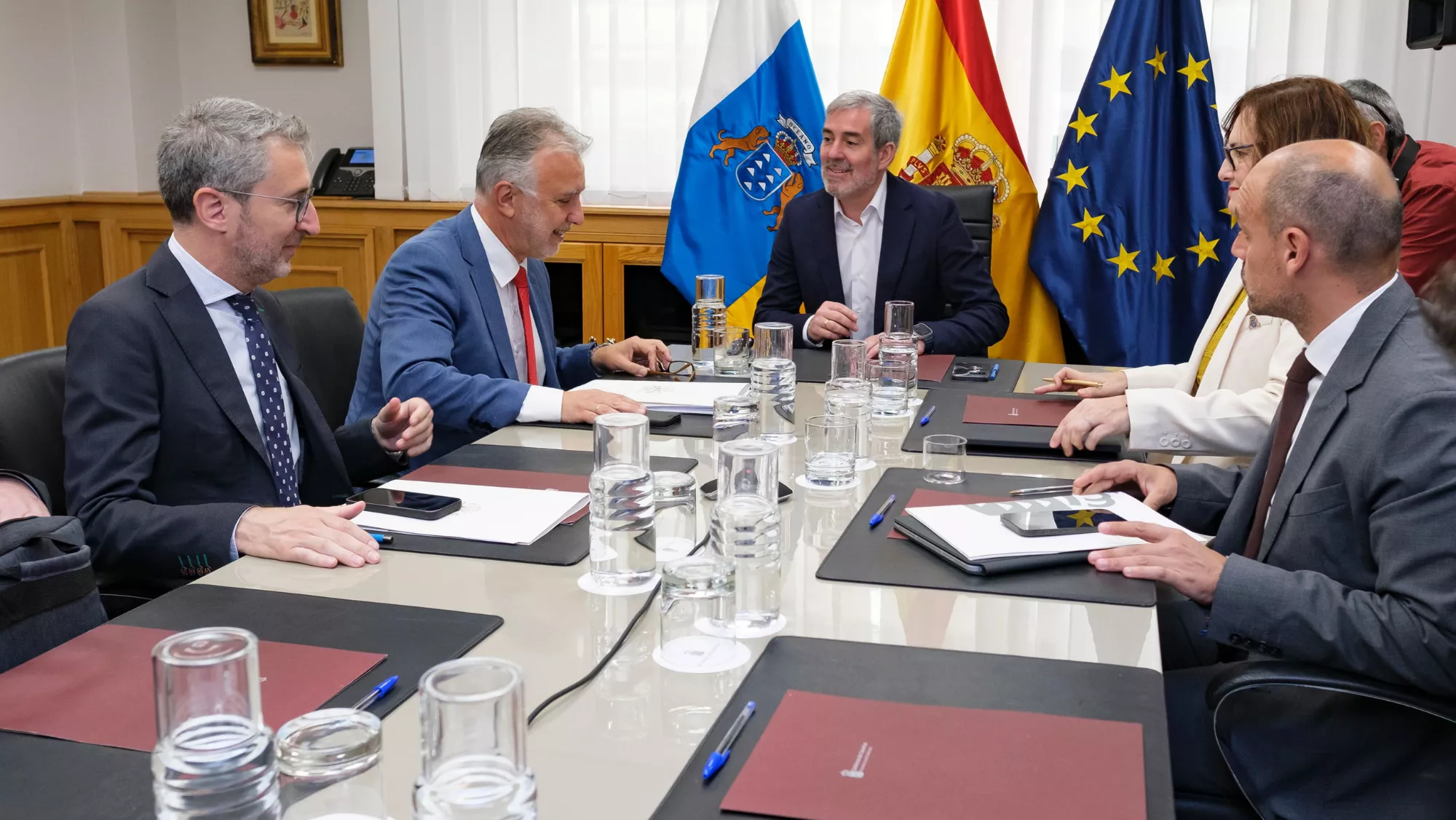 Reunión del Gobierno de Canarias y el Estado / EFE - ÁNGEL MEDINA G.