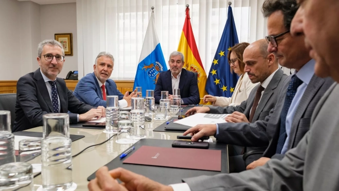 Reunión del Gobierno de Canarias y el Estado / EFE - ÁNGEL MEDINA G.