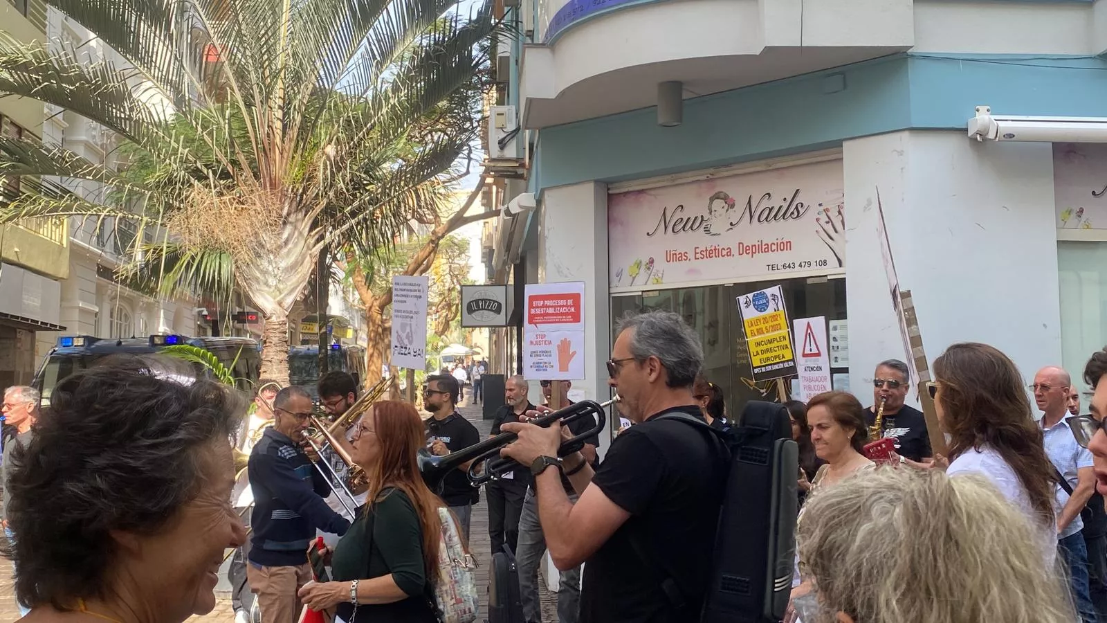 Manifestación de los profesores de los conservatorios canarios. / ATLÁNTICO HOY - ALBA MARICHAL