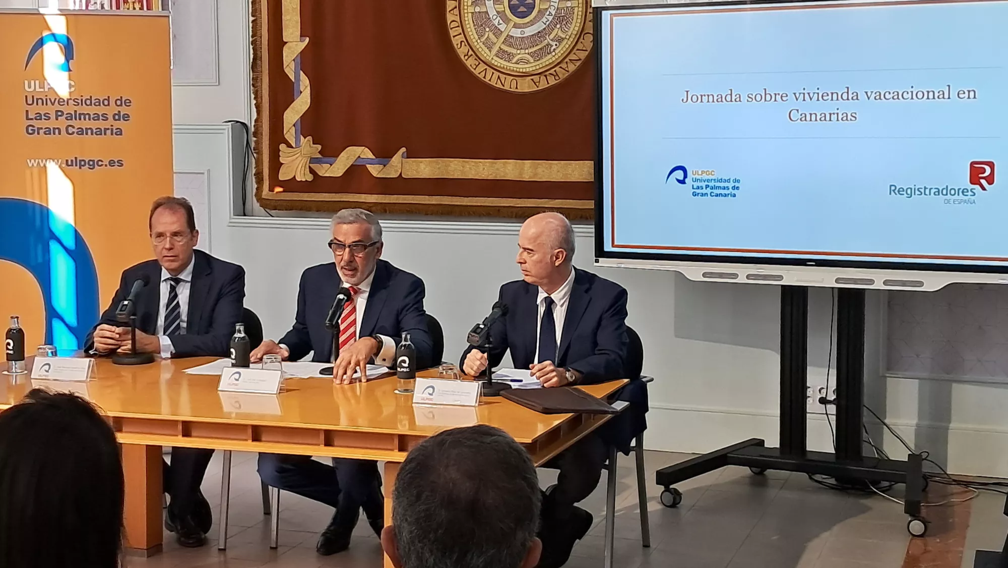 Miguel Ángel Rodríguez, junto a Lluis Serra en un momento del acto / ATLÁNTICO HOY