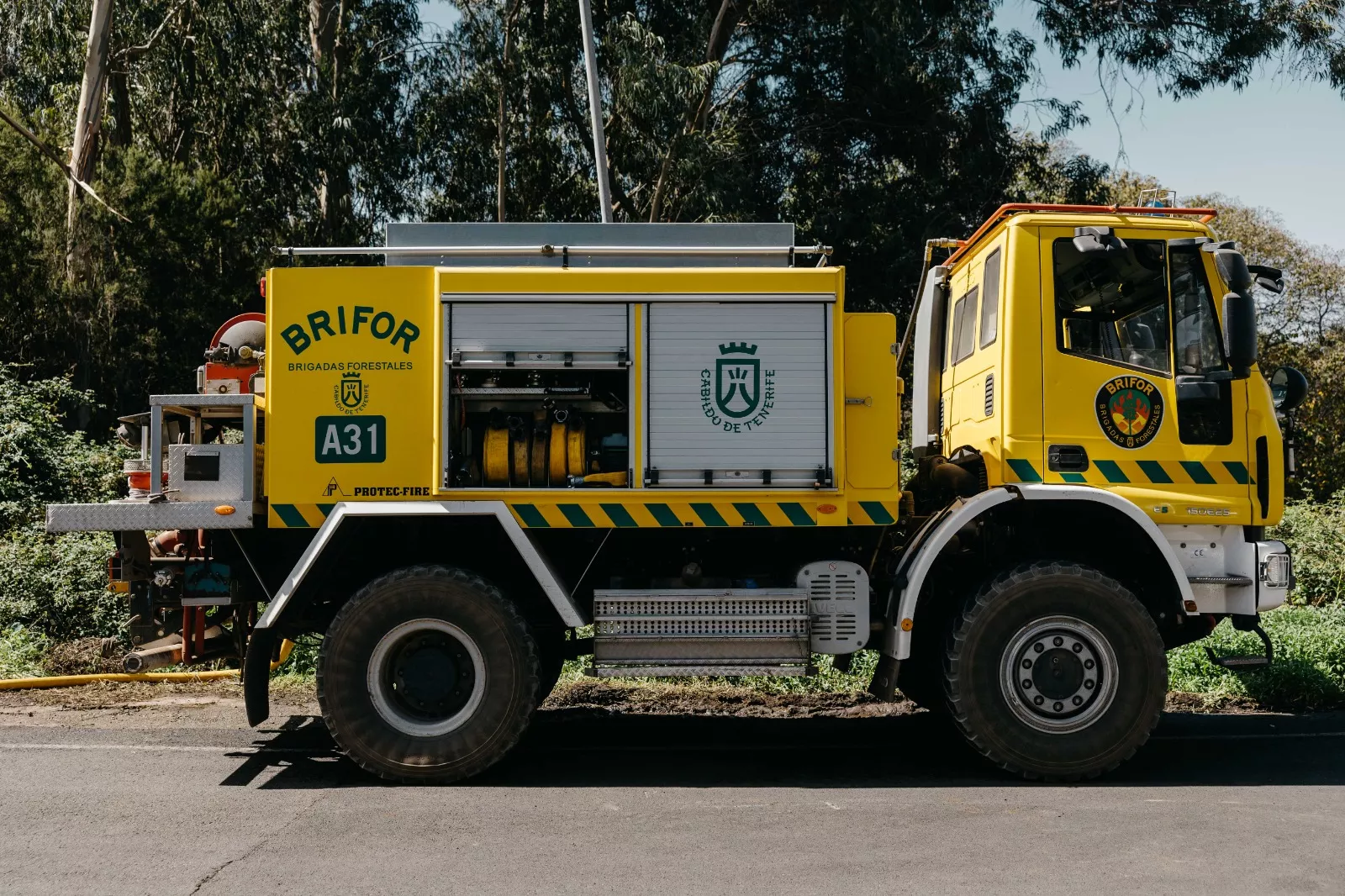 Vehículo contra incendios de la Brigada Forestal. / CABILDO DE TENERIFE