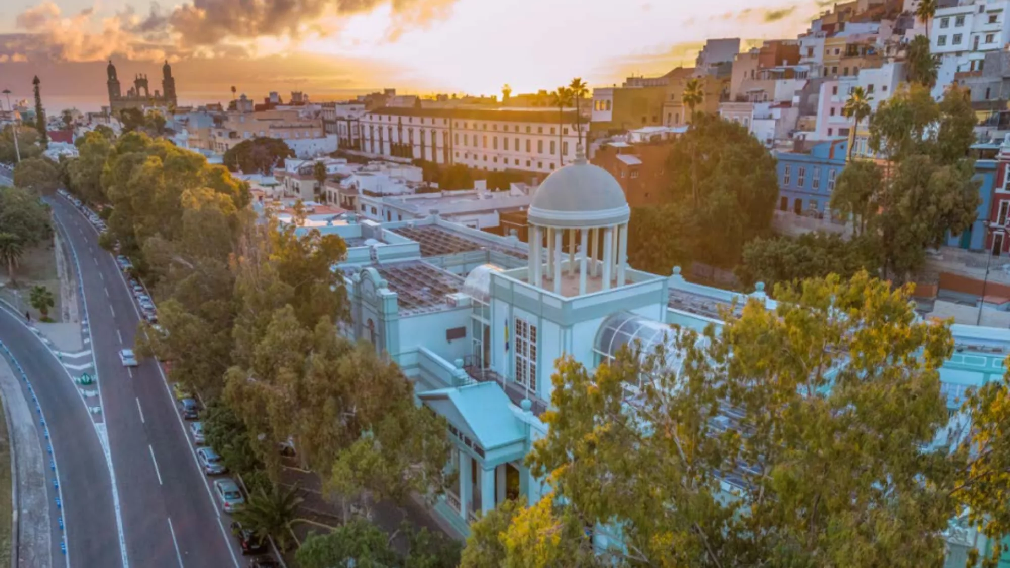 El edificio del rectorado, donde tiene su sede la ULPGC, que está personada en la causa conta la antigua vicerrectora y los alquileres a los profesores chinos. / AH