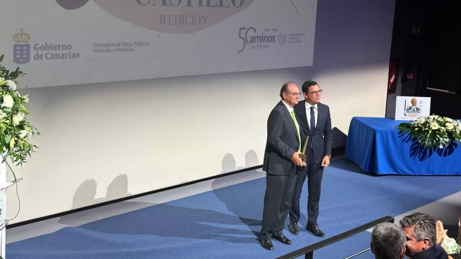 José Luis Martínez Cocedo recibiendo el premio / ATLÁNTICO HOY - MARCOS MORENO