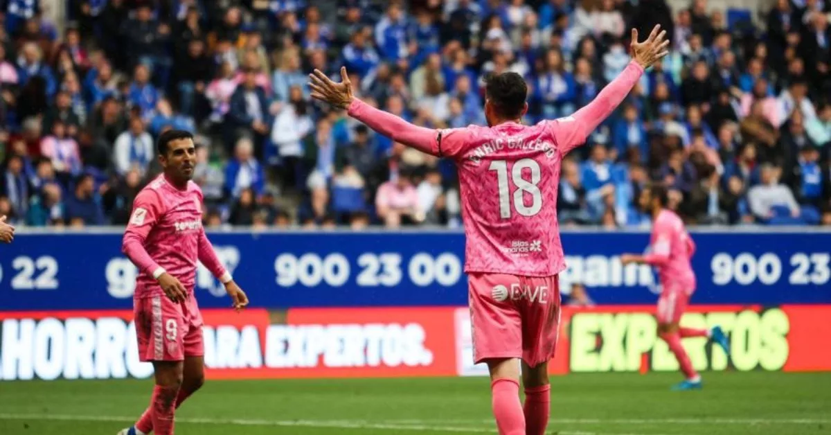 El Tenerife venció con gol de Mellot en el Carlos Tartiere en un choque donde generó poco en ataque pese a contar desde el inicio con Ángel y Gallego sobre el césped./ LALIGA.