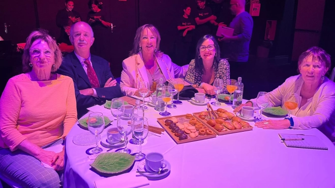 Parte de la familia Guimerá en la presentación del homenaje a Ángel Guimerá en el teatro que lleva su nombre / AH / BELA CABRERA Parte de la familia Guimerá en la presentación del homenaje a Ángel Guimerá en el teatro que lleva su nombre / AH / BELA CABRERA