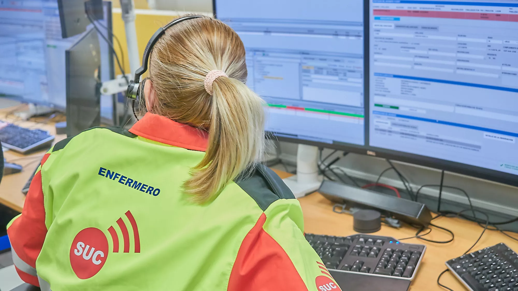 Persona que atiende las llamadas del 1-1-2 SUC / REDES