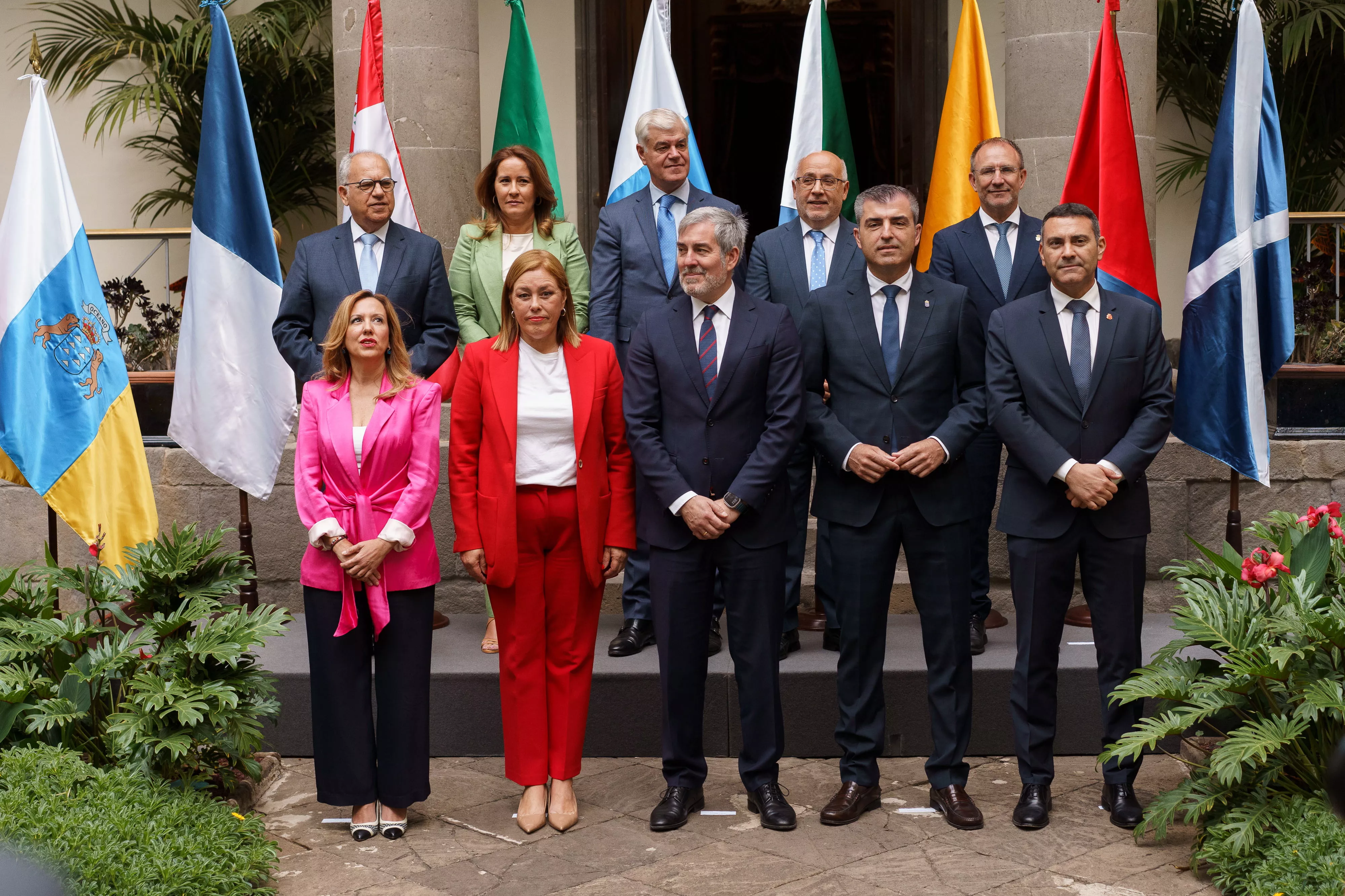Foto inaugural de la I Conferencia de Presidentes, con el presidente de Canarias, Fernando Clavijo en el centro. / RAMÓN DE LA ROCHA-EFE