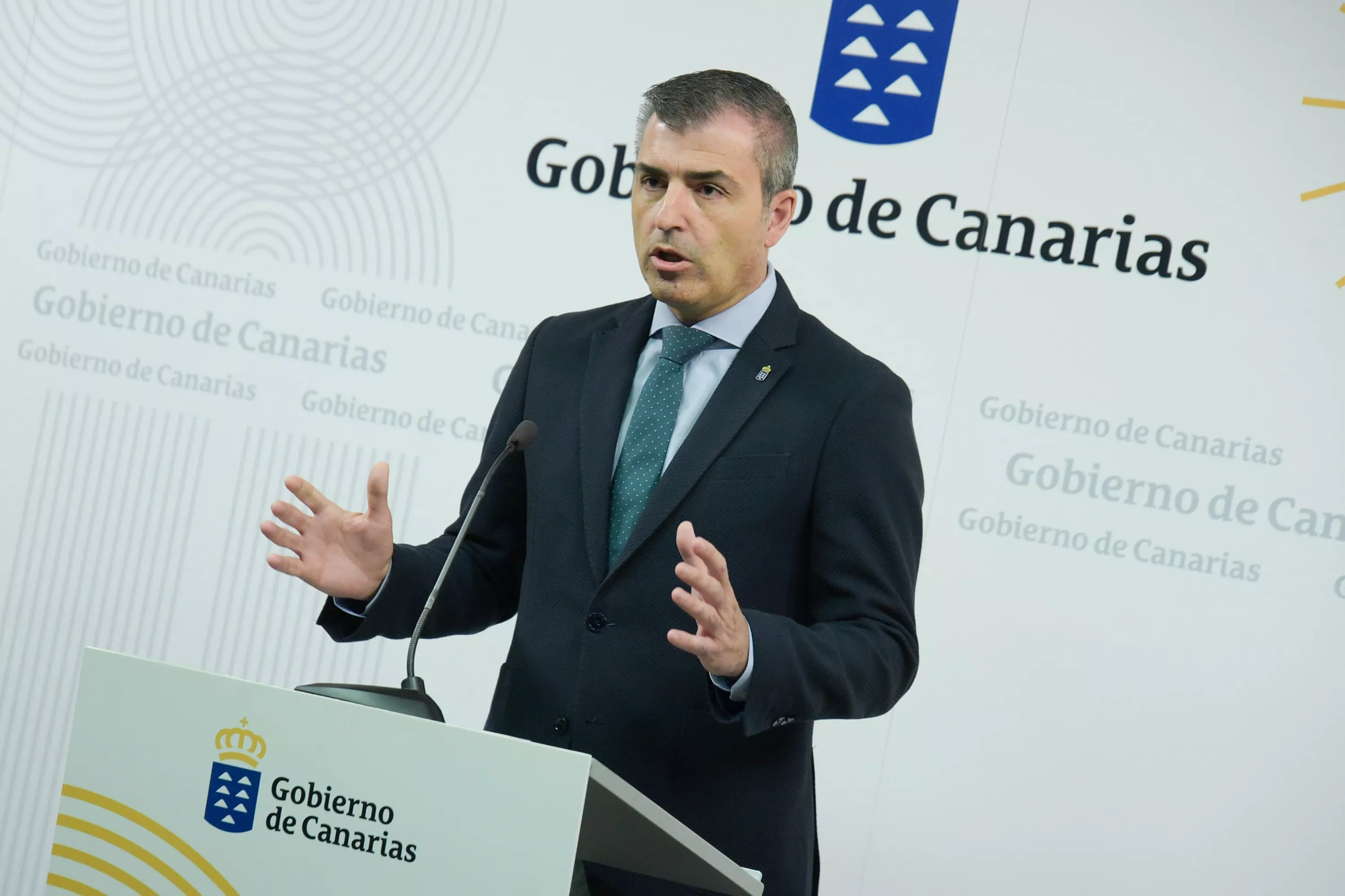 El vicepresidente y consejero de Economía, Industria, Comercio y Autónomos de Canarias, Manuel Domínguez, durante la presentación de la convocatoria de la cuota cero de autónomos./ ACFIPRESS-ESTEFANÍA BRIGANTY