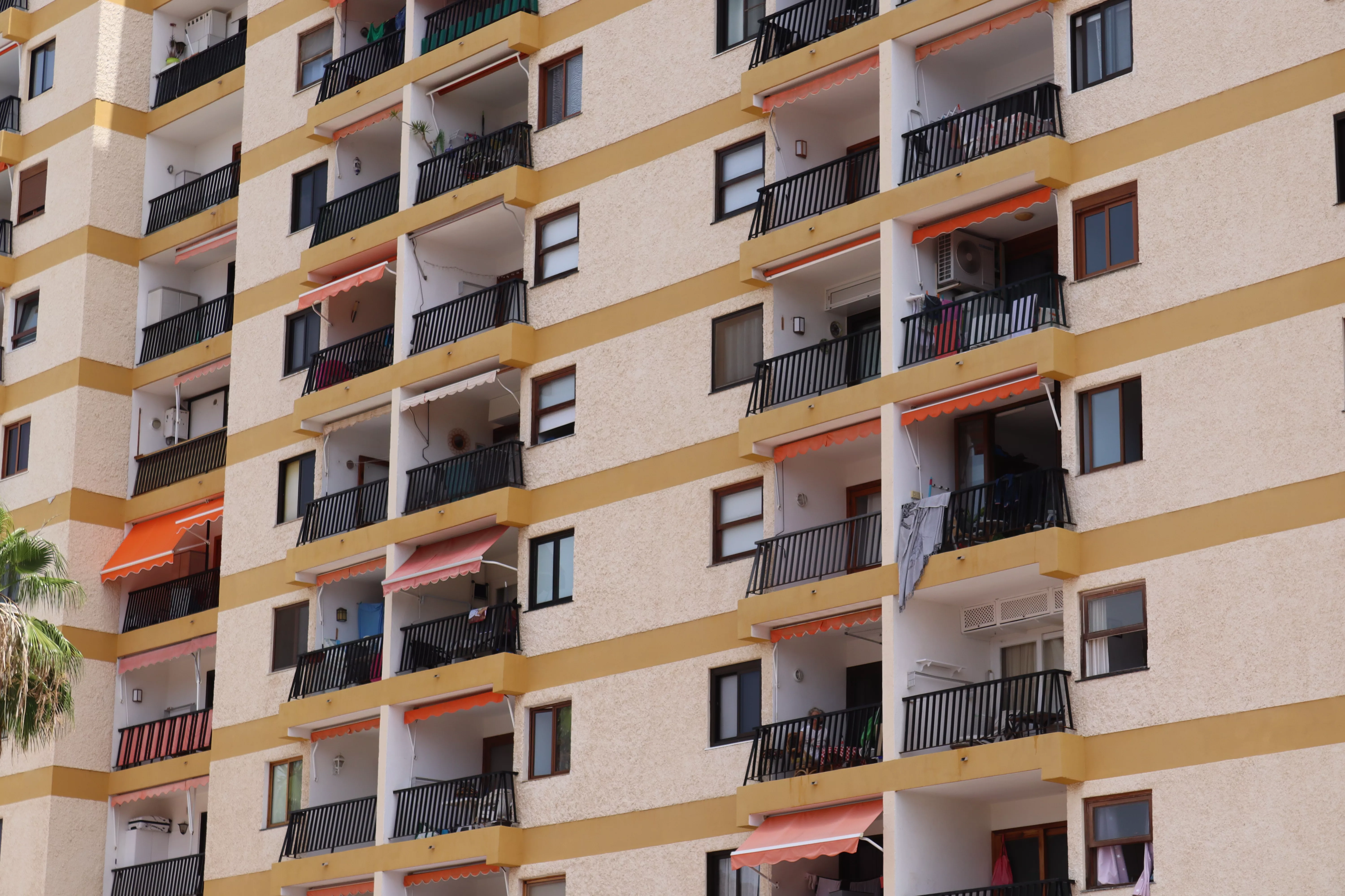 Edificio de viviendas en el sur de Tenerife. / ATLÁNTICO HOY Edificio de viviendas en el sur de Tenerife. / ATLÁNTICO HOY