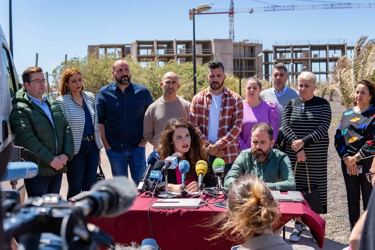 La alcaldesa de Granadilla de Abona, Jennifer Miranda, en rueda de prensa. / AH