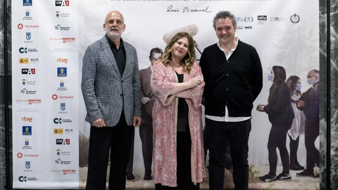 Luis Roca, Marta de Santa Ana y Javier López, director de Audiencias, Programación y Antena de Telemadrid. / ALFREDO ARIAS