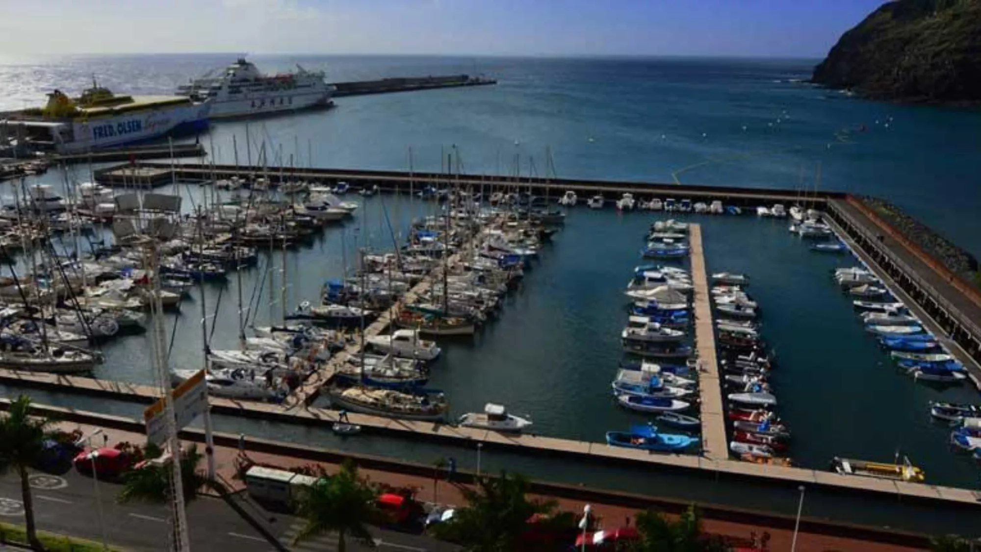 Vista aérea del muelle de San Sebastián de La Gomera. / LA GOMERA 