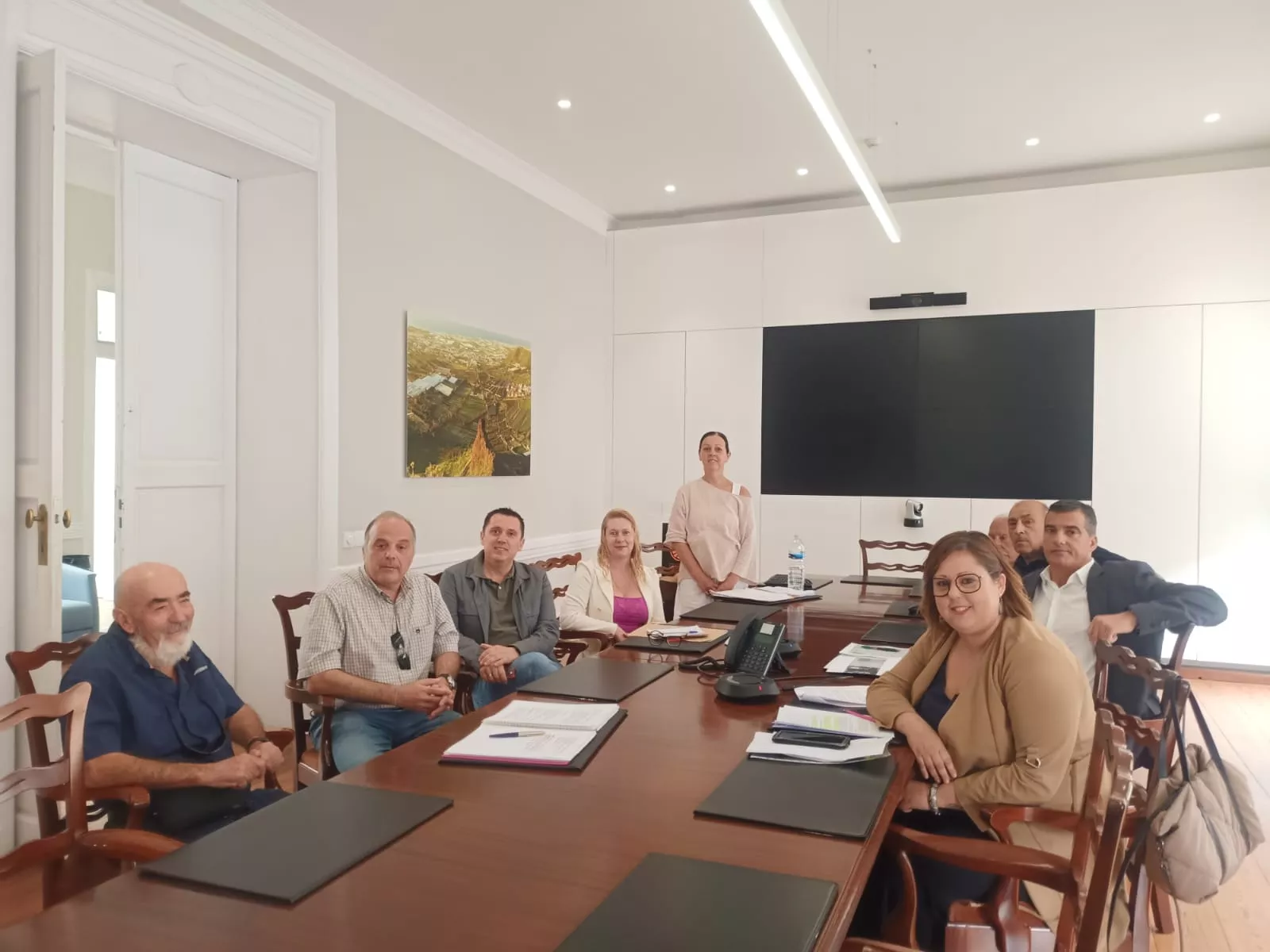 Reunión entre representante de colectivos vecinales y el concejal de Ordenación del Territorio y consejero director de la Gerencia de Urbanismo de La Laguna, Adolfo Cordobés / CEDIDA