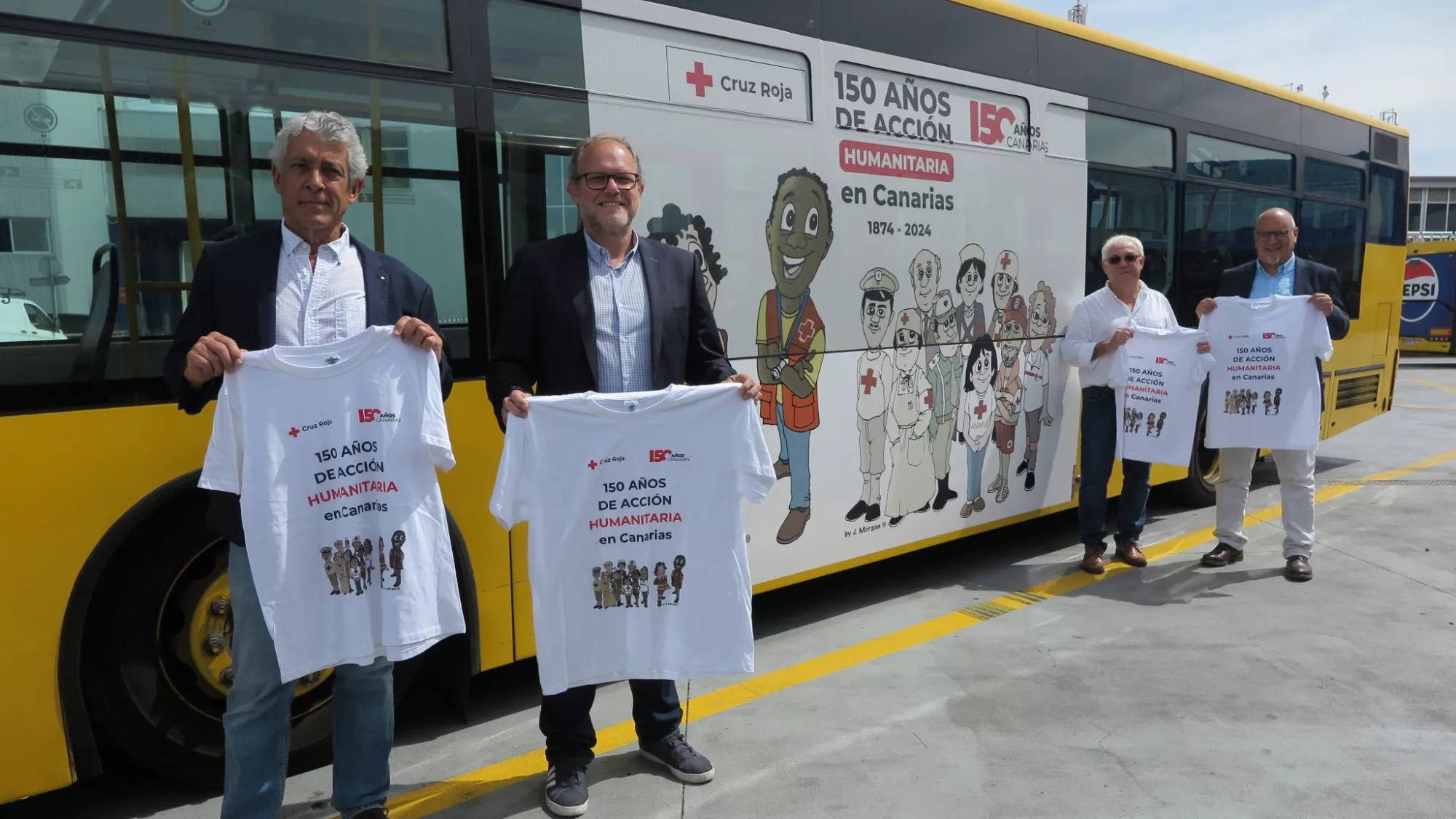 Celebrando el aniversario de Cruz Roja / GUAGUAS MUNICIPALES