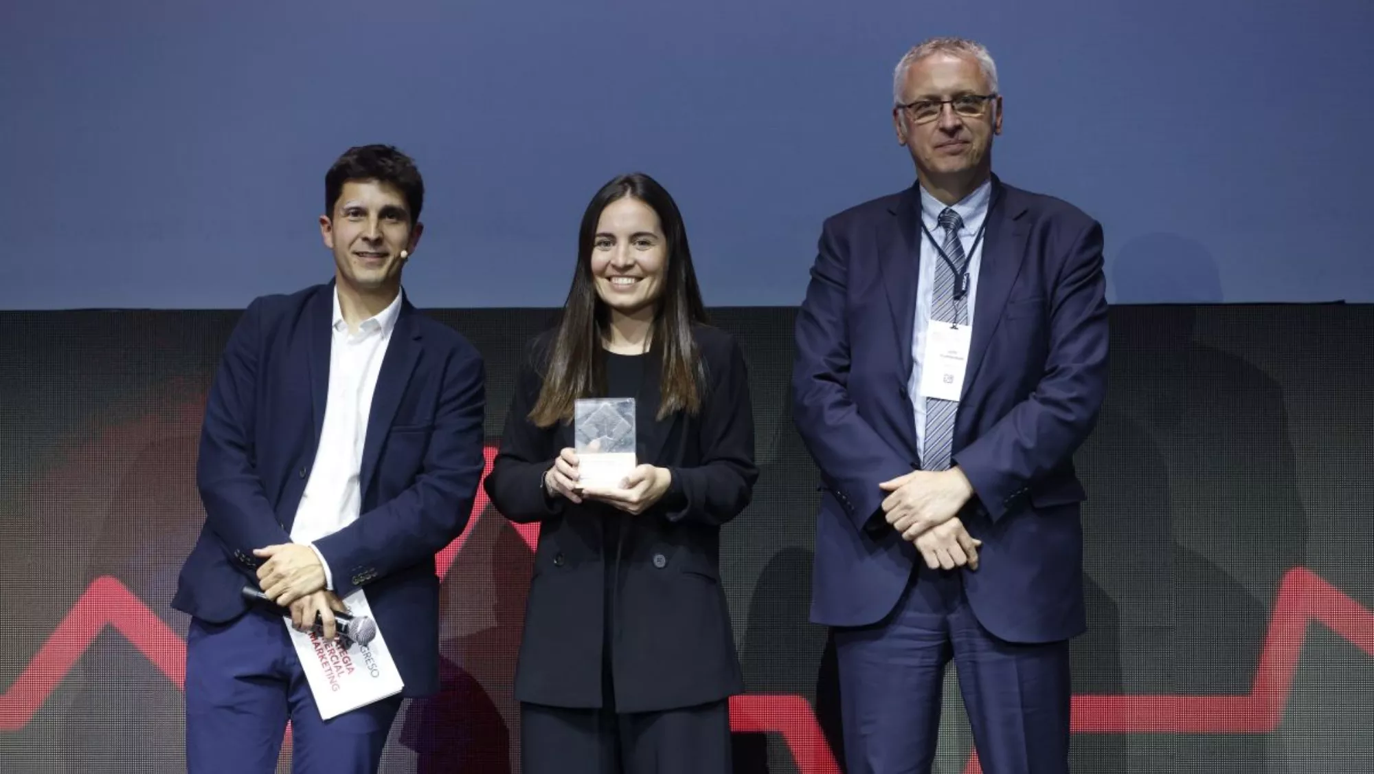 Julia Sala, Marketing Manager de Grupo Gallo, recogiendo el premio / GRUPO GALLO