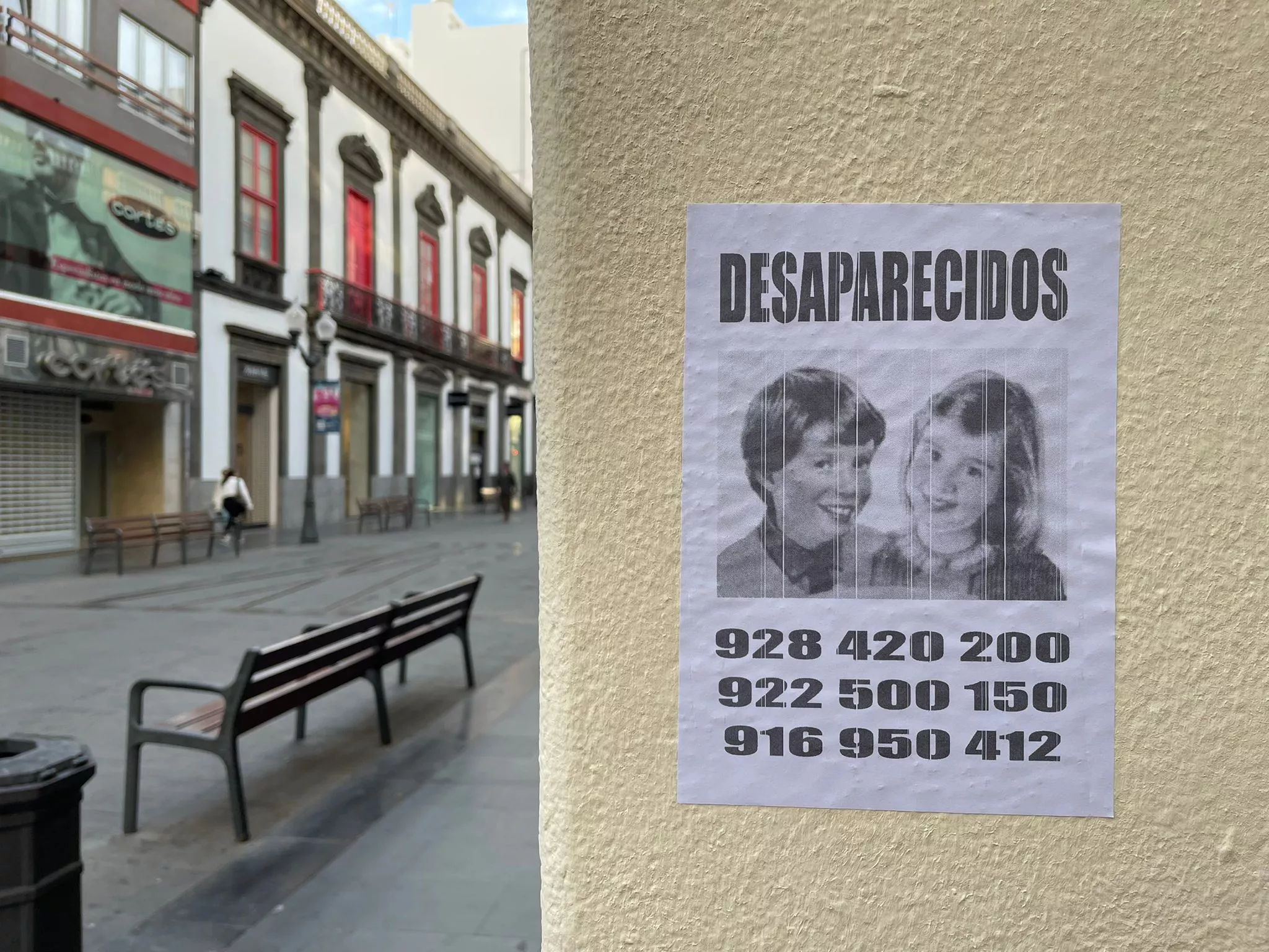 Cartel aparecido en Las Palmas de Gran Canaria con la mítica foto de la marca Millac./ AH