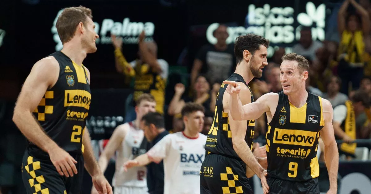 Marcelinho y Abromaitis, con 20 y 13 puntos respectivamente, fueron los más destacados del triunfo del Canarias ante Baxi Manresa./ EFE.