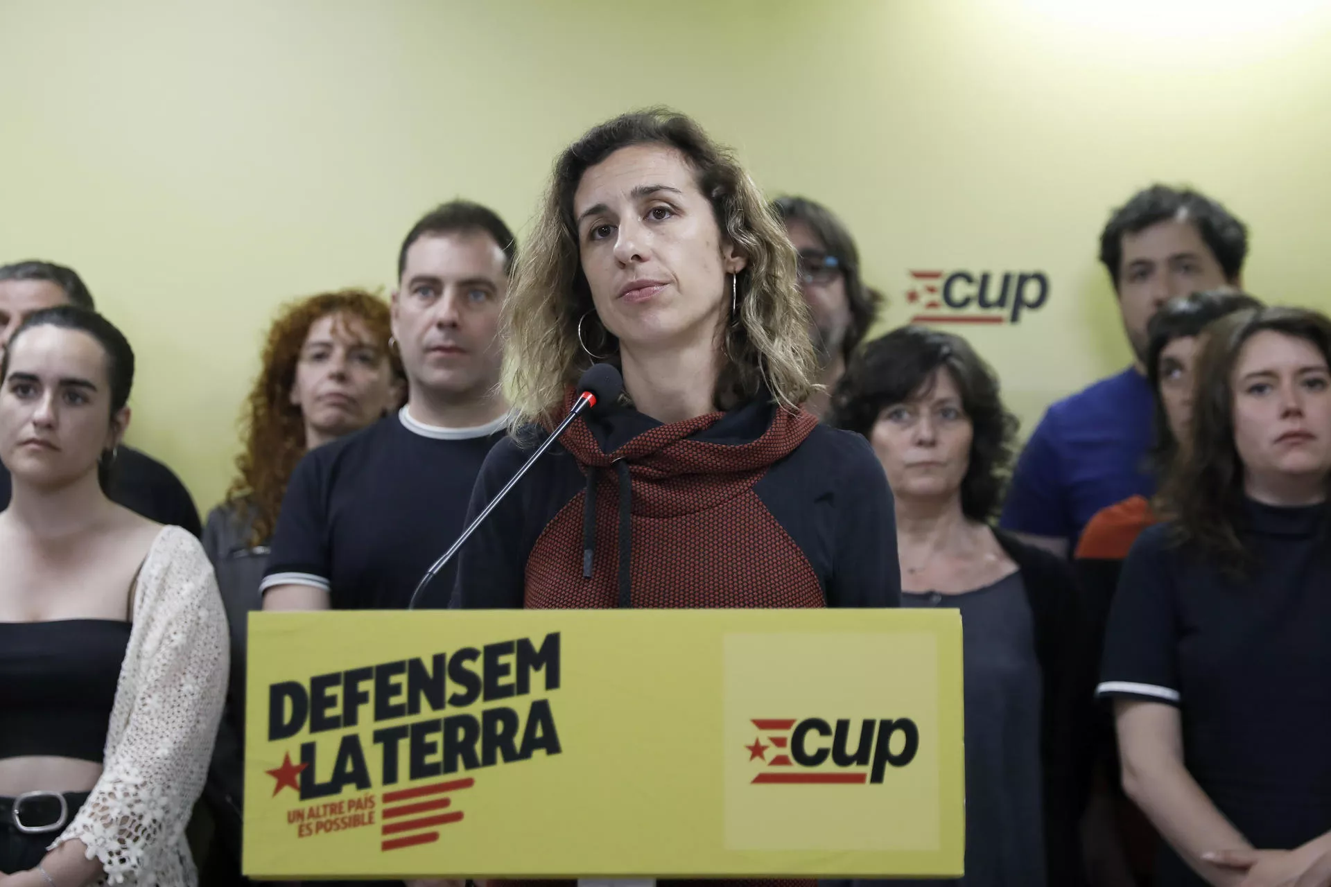 La candidata de la CUP a la Generalitat, Laia Estrada, valoró los resultados obtenidos por la formación independentista este domingo en las elecciones catalanas. / ANDREU DALMAU-EFE