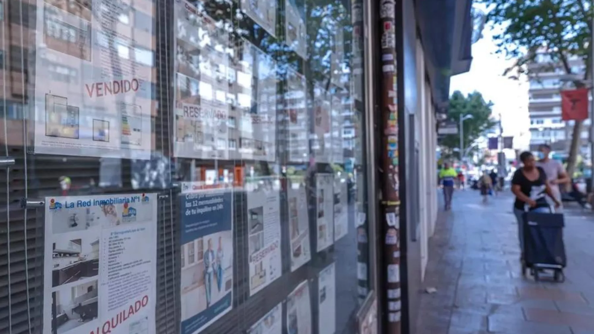 El escaparate de una inmobiliaria / EFE 