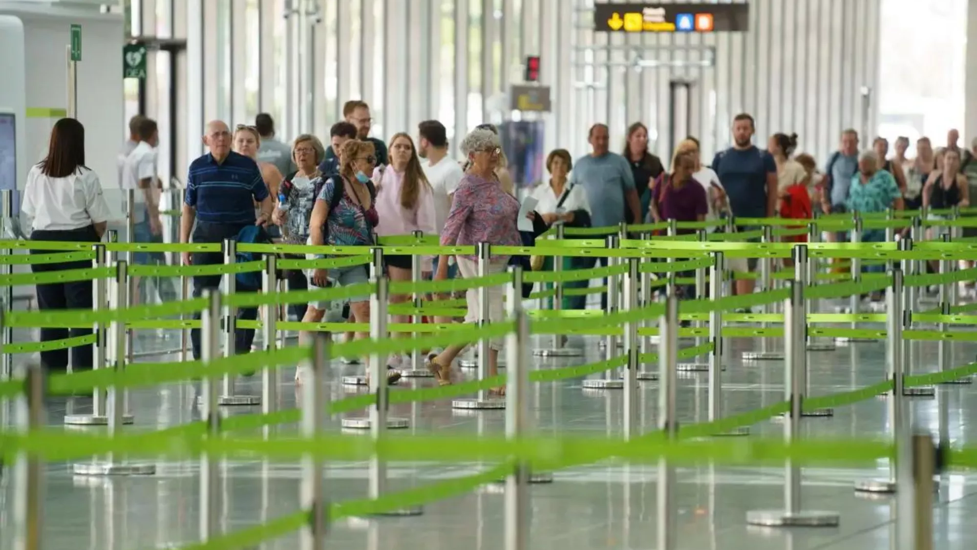 Foto de archivo del aeropuerto de Tenerife Sur / EFE - Ramón de la Rocha