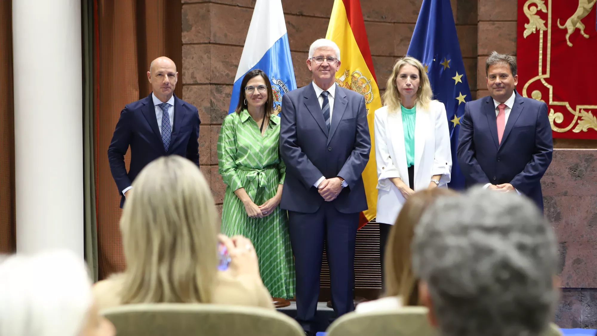 El nuevo pleno de la Audiencia de Cuentas, compuesto por Luis Ángel Ibarra Betancort, Almudena Estévez Estévez, Verónica  Domínguez Santana, José Tomás Estalella Limiñana y Pedro Pacheco González./ CEDIDA