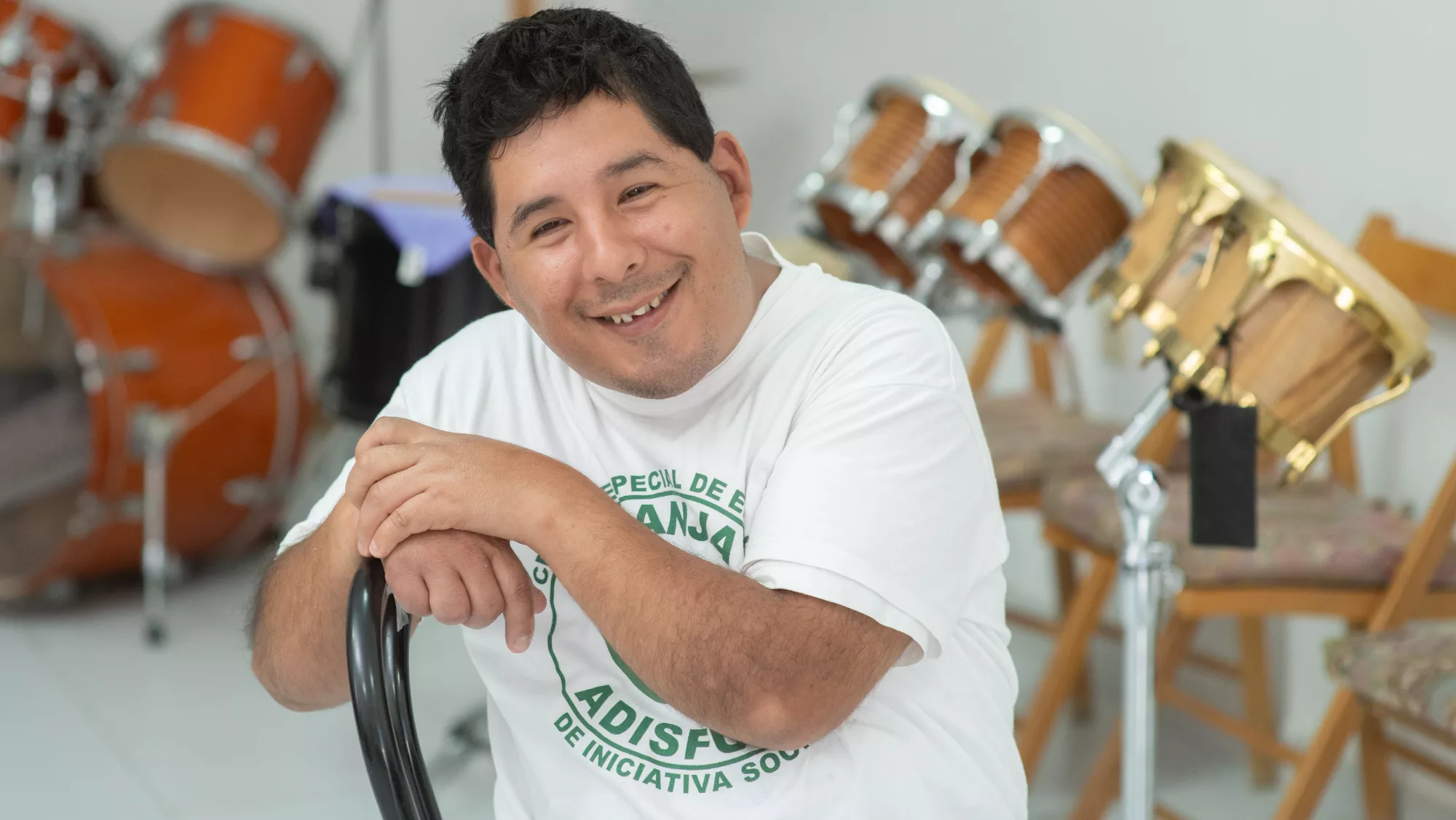 Nancy Huaman emigró de Perú a Fuerteventura hace 17 años cargada de sueños, entre ellos encontrar trabajo para traer a su hijo Jesús (en la imagen)  /  EFE - Carlos de Saá