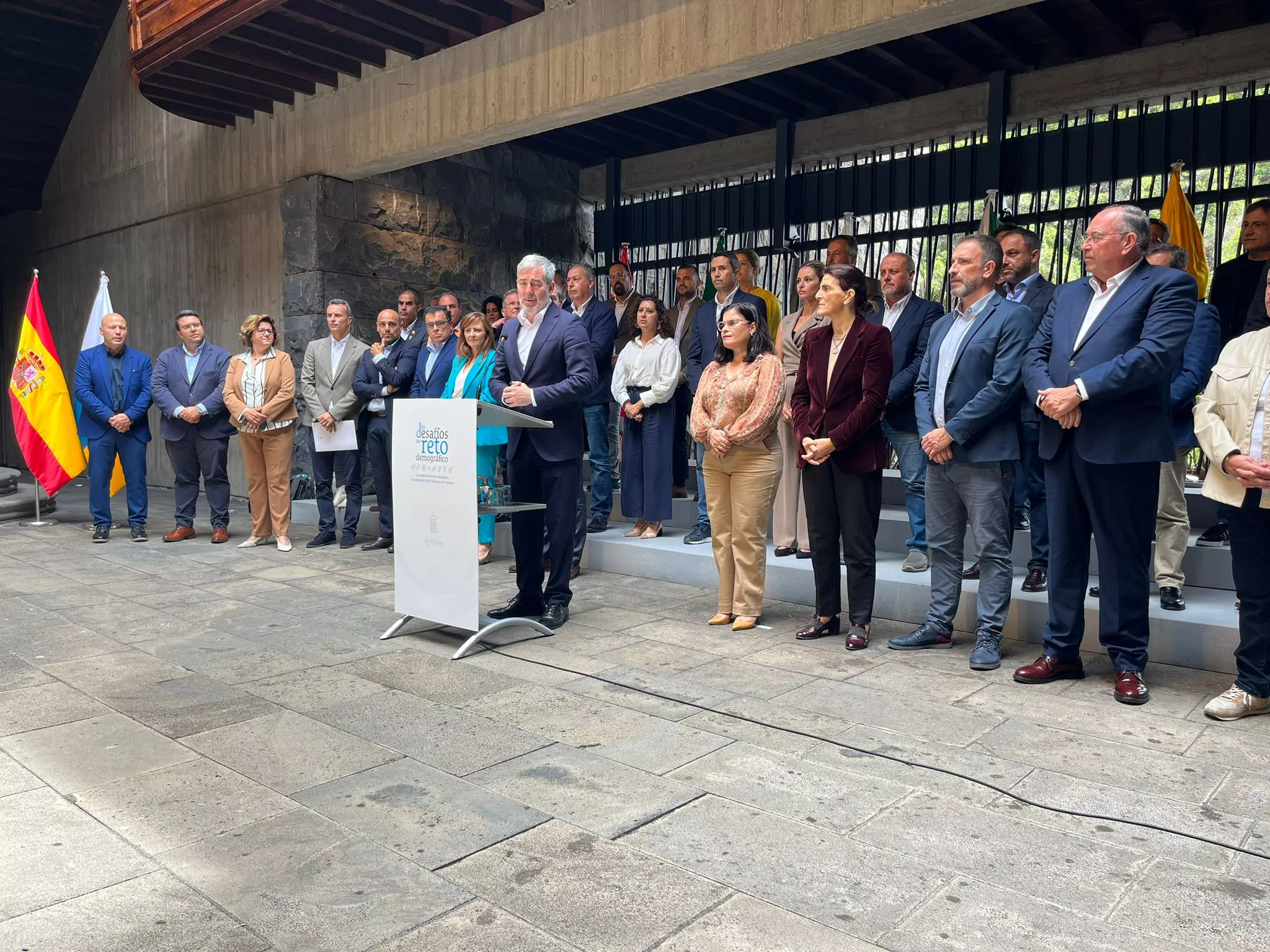 Clavijo atiende a los presentes / AH / BELA CABRERA