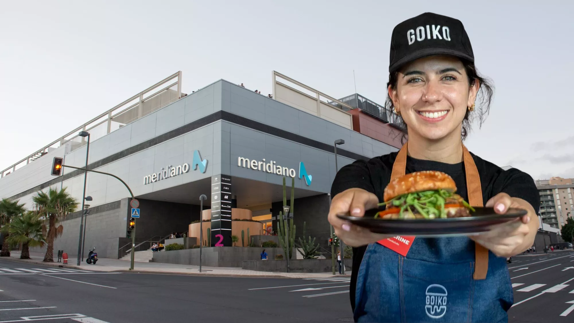 Una trabajadora de Goiko Grill sobre una imagen del centro comercial Meridiano./ MONTAJE AH