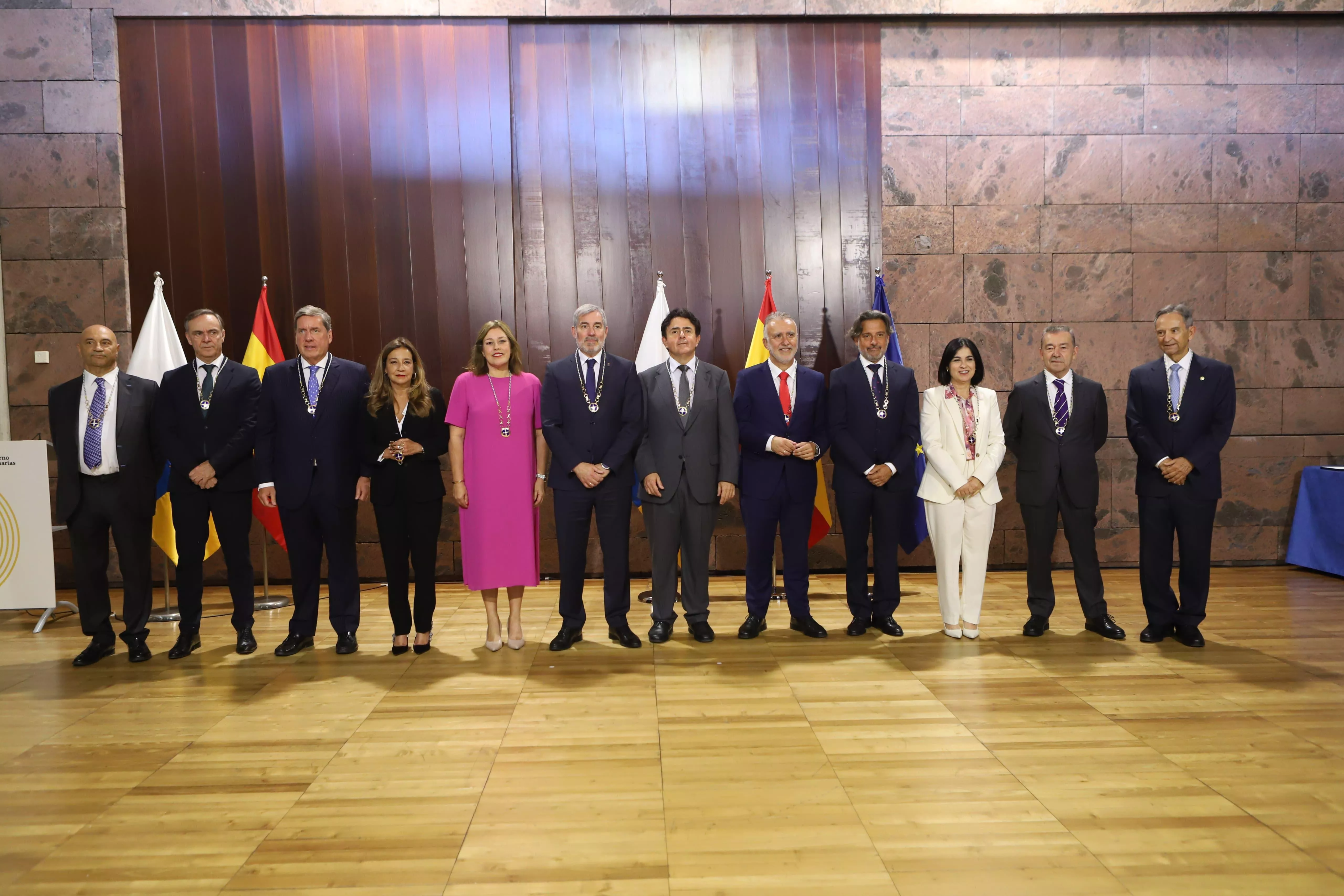 Entrega del collar de la Orden Islas Canarias. / CEDIDA