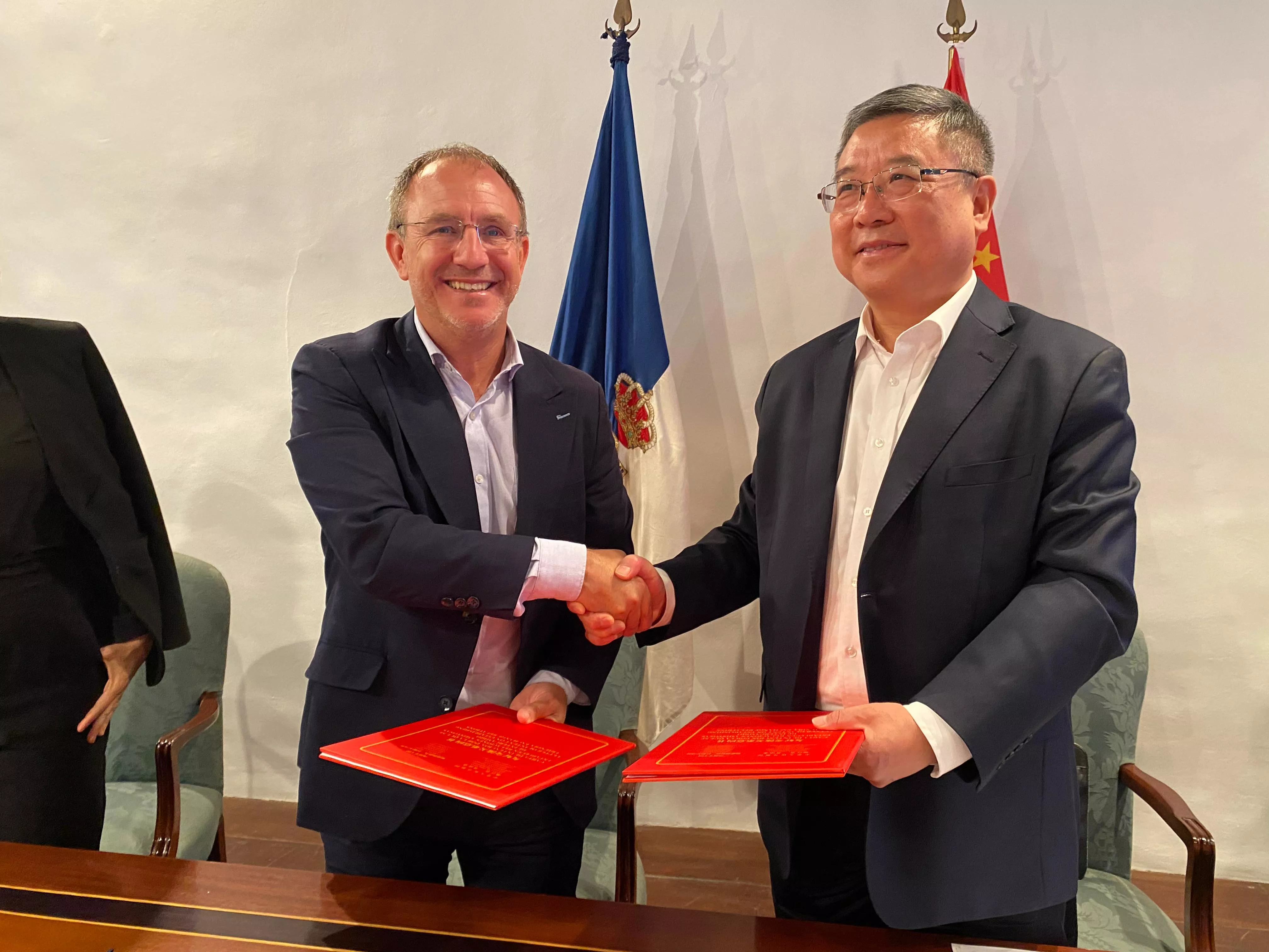 El presidente del Cabildo de La Palma, Sergio Rodríguez, y Zhang Mingchao, del Comité Permanente del Congreso Popular Municipal Zhoushan / CEDIDA