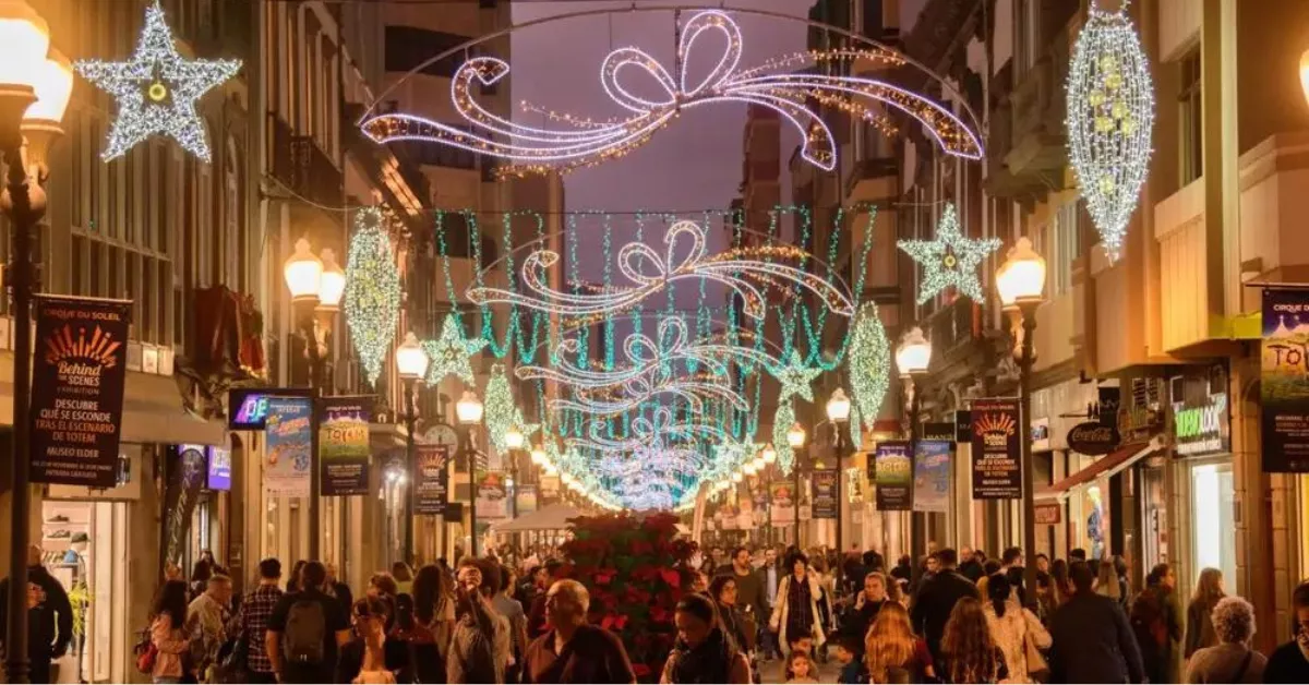 Panorámica de la calle Triana durante una Noche de Reyes. / TONY HERNÁNDEZ-TURISMO LPA