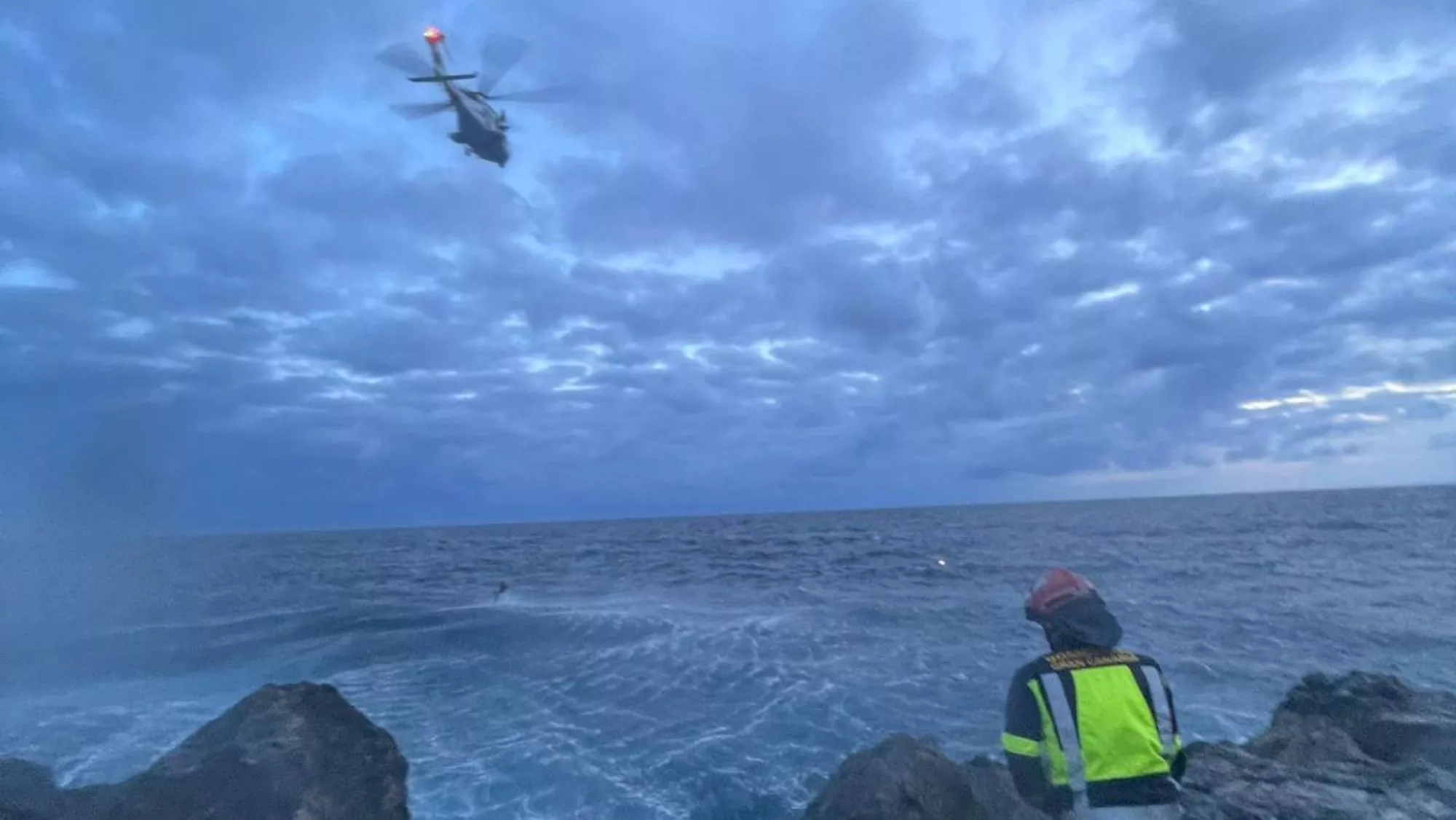 Rescate de un pescador que cayó al agua en Arucas / BOMBEROS DE GRAN CANARIA