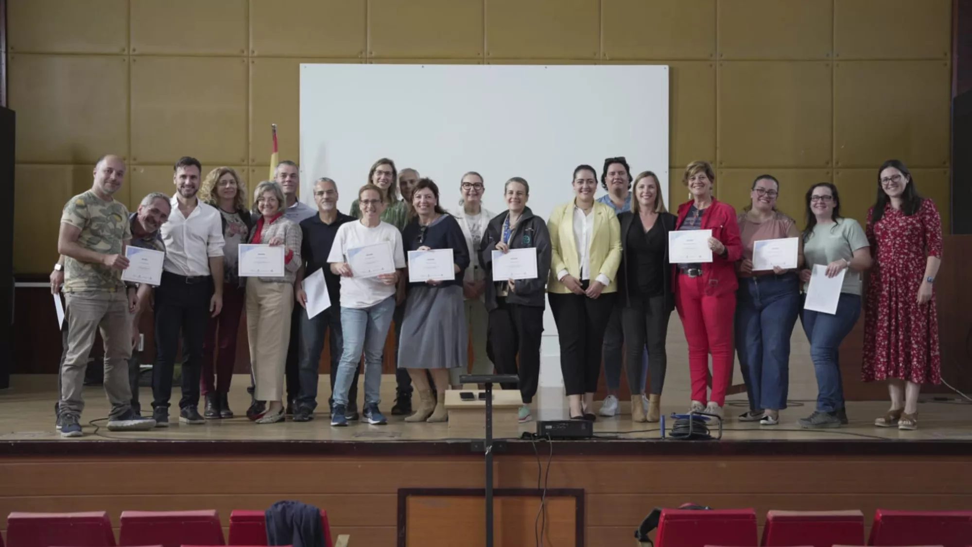 Acto de entrega de diplomas a los docentes canarios que han participado en este programa piloto de capacitación CAIXABANK