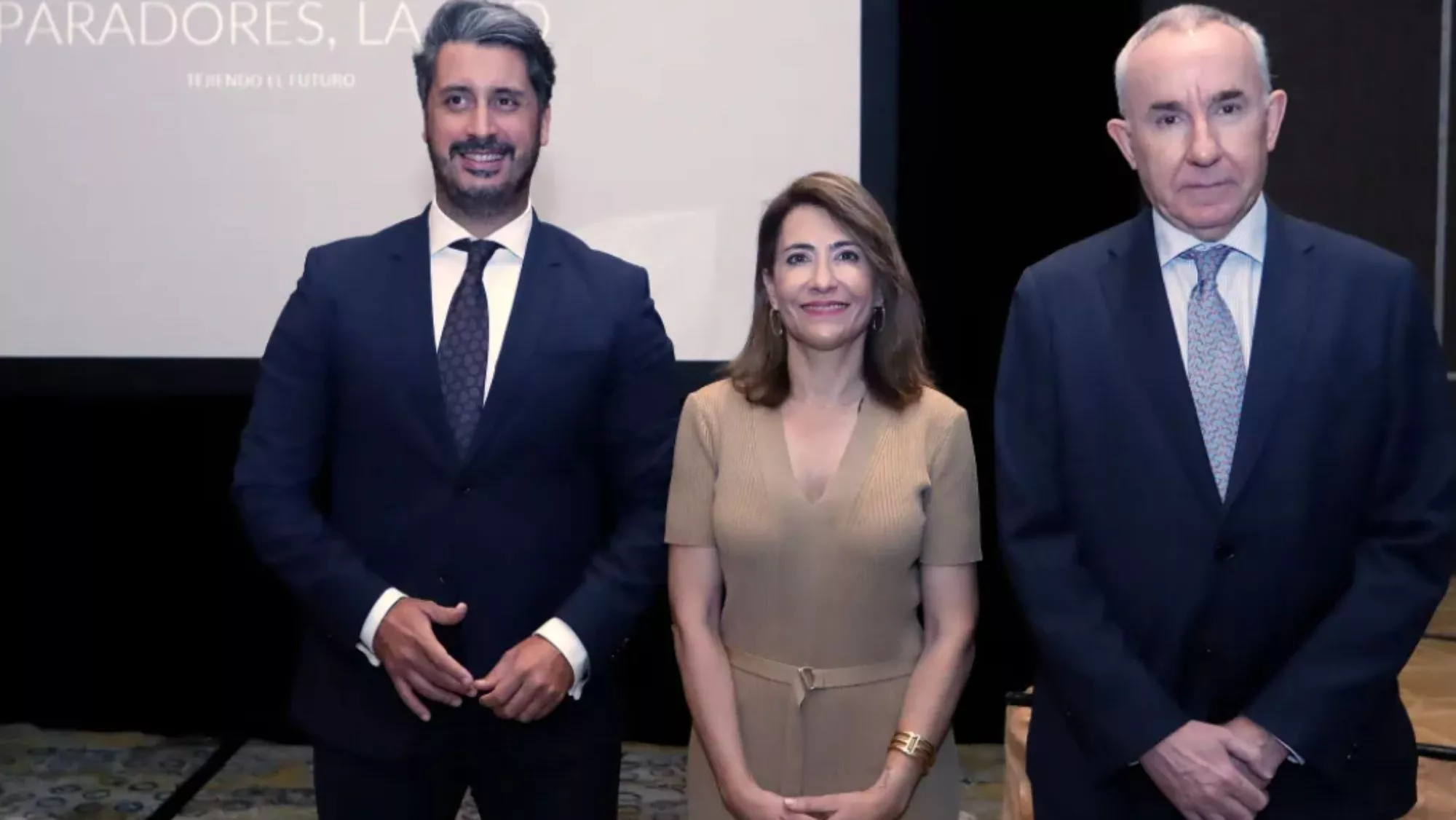 El presidente del GCPHE y alcalde de La Laguna, Luis Yeray Gutiérrez (i), la presidenta de Paradores Raquel Sánchez (c) y el director de la Oficina Española de Turismo (OET) Fernando Villalba Torres (d) / EFE / MARIO GUZMÁN